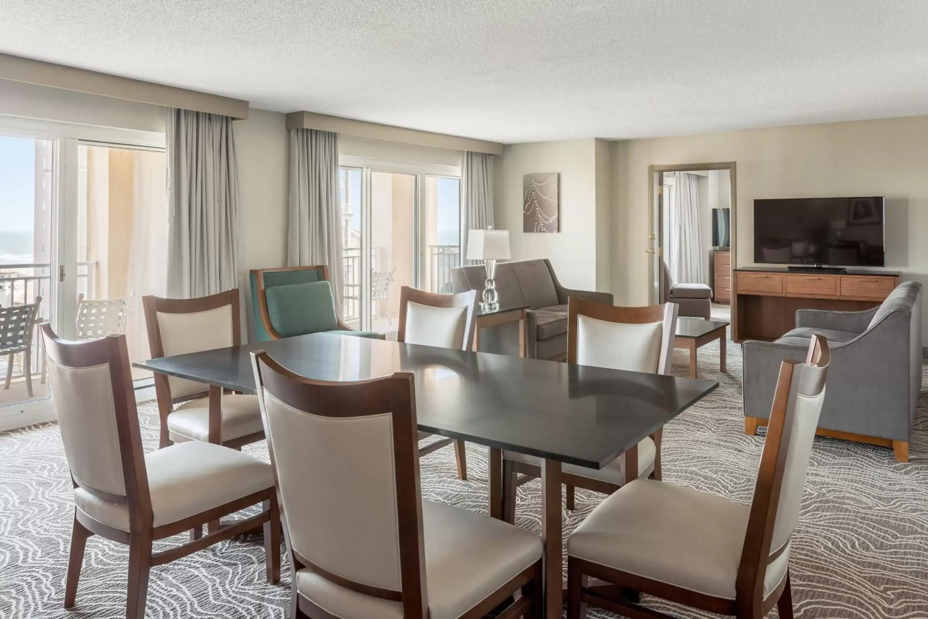 Living room, Lounge/Bar in Marriott Myrtle Beach Resort & Spa at Grande Dunes