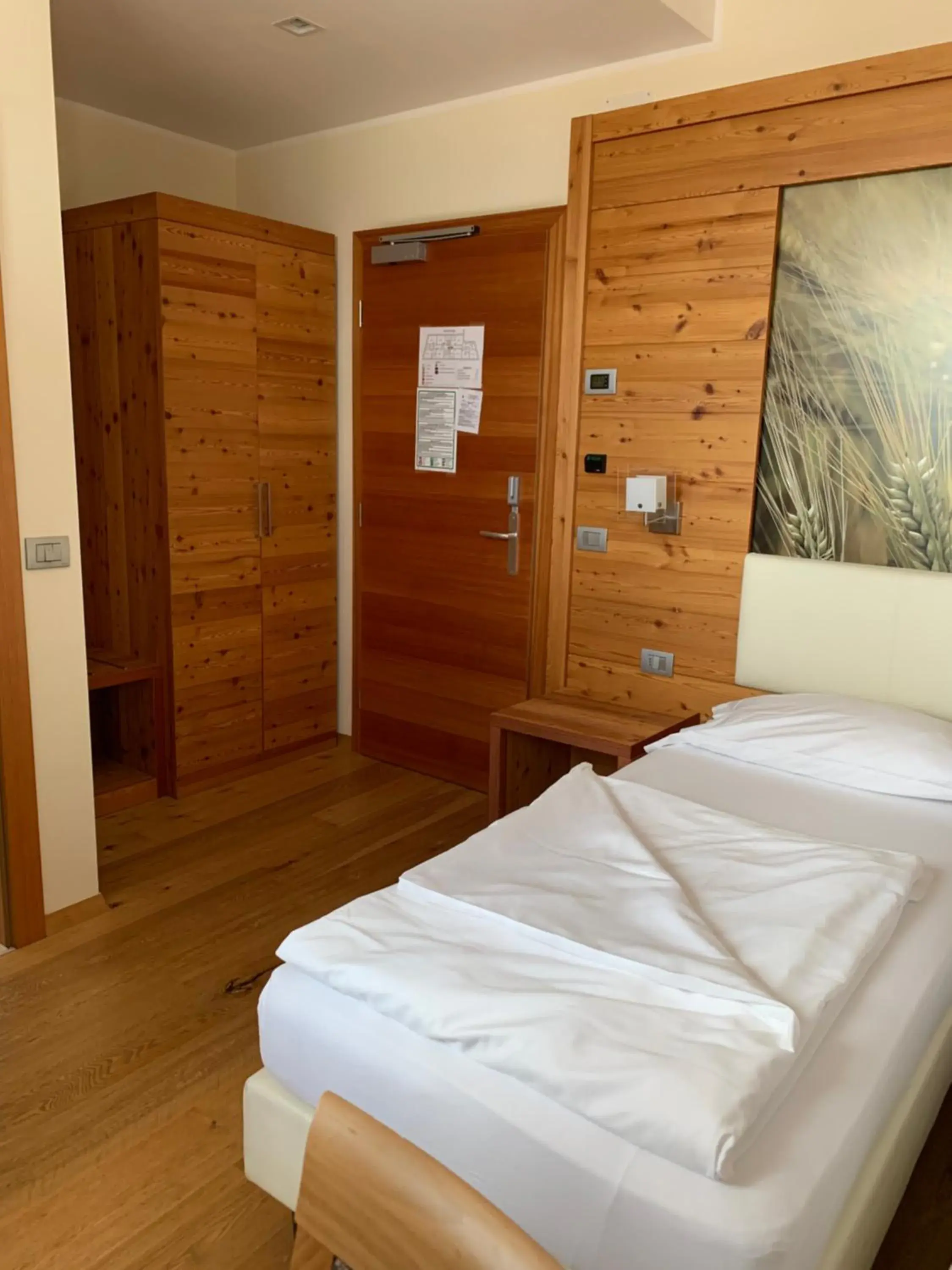 Photo of the whole room, Bed in Albergo Tuenno