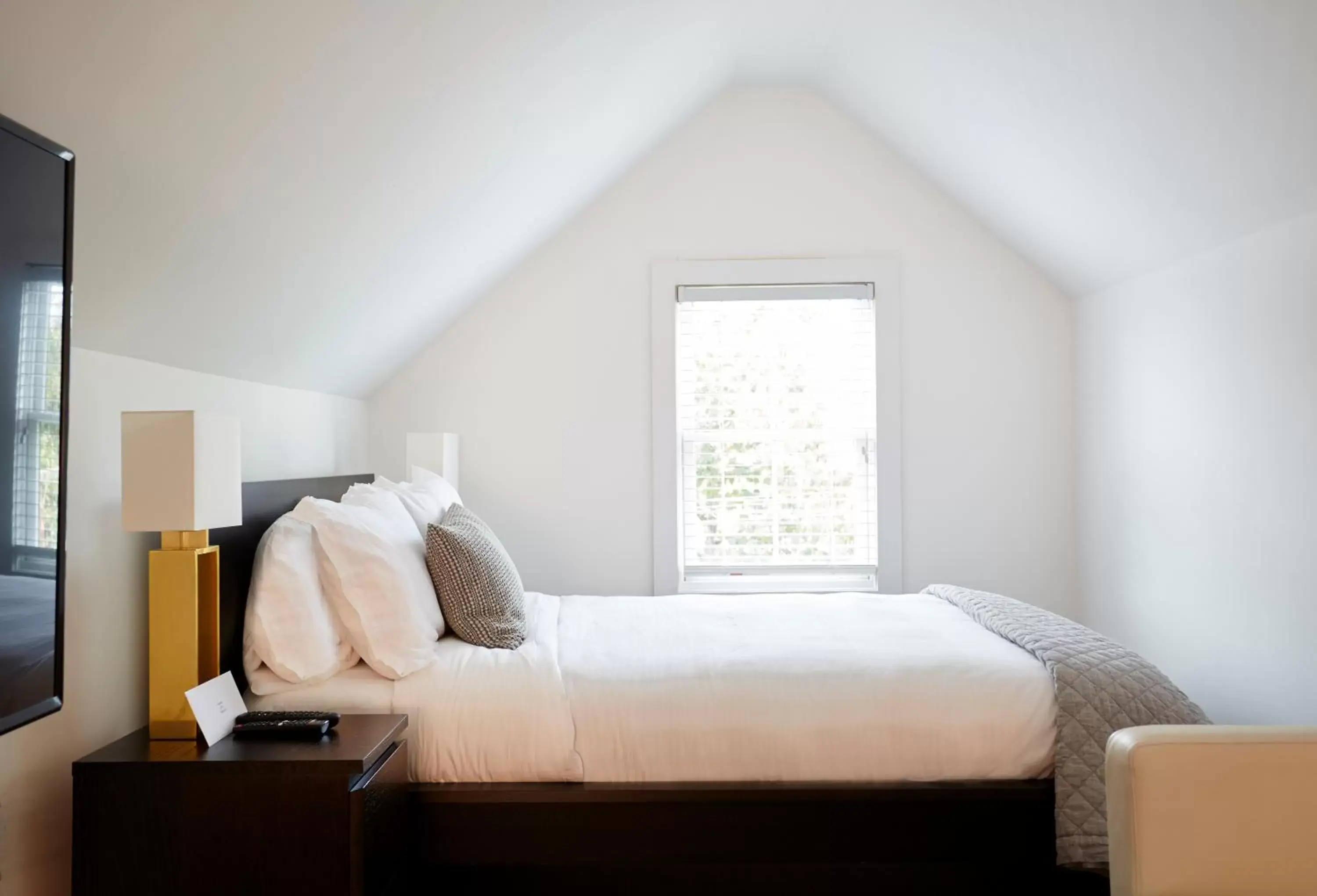 Queen and Double Suite in Station Inn Pawling Queen and Double Suite in Station Inn Pawling