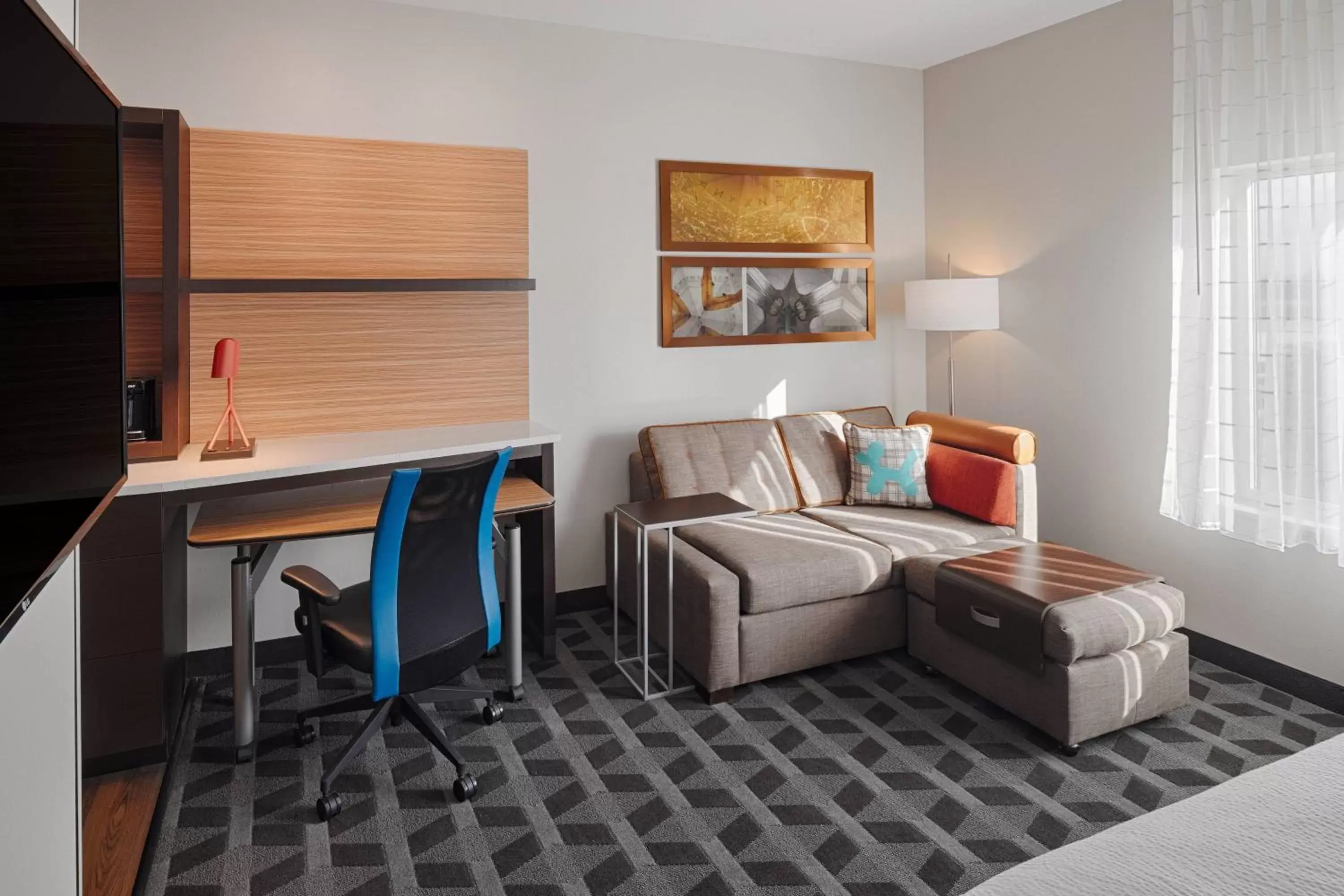 Bedroom, Seating Area in TownePlace Suites Columbus Hilliard