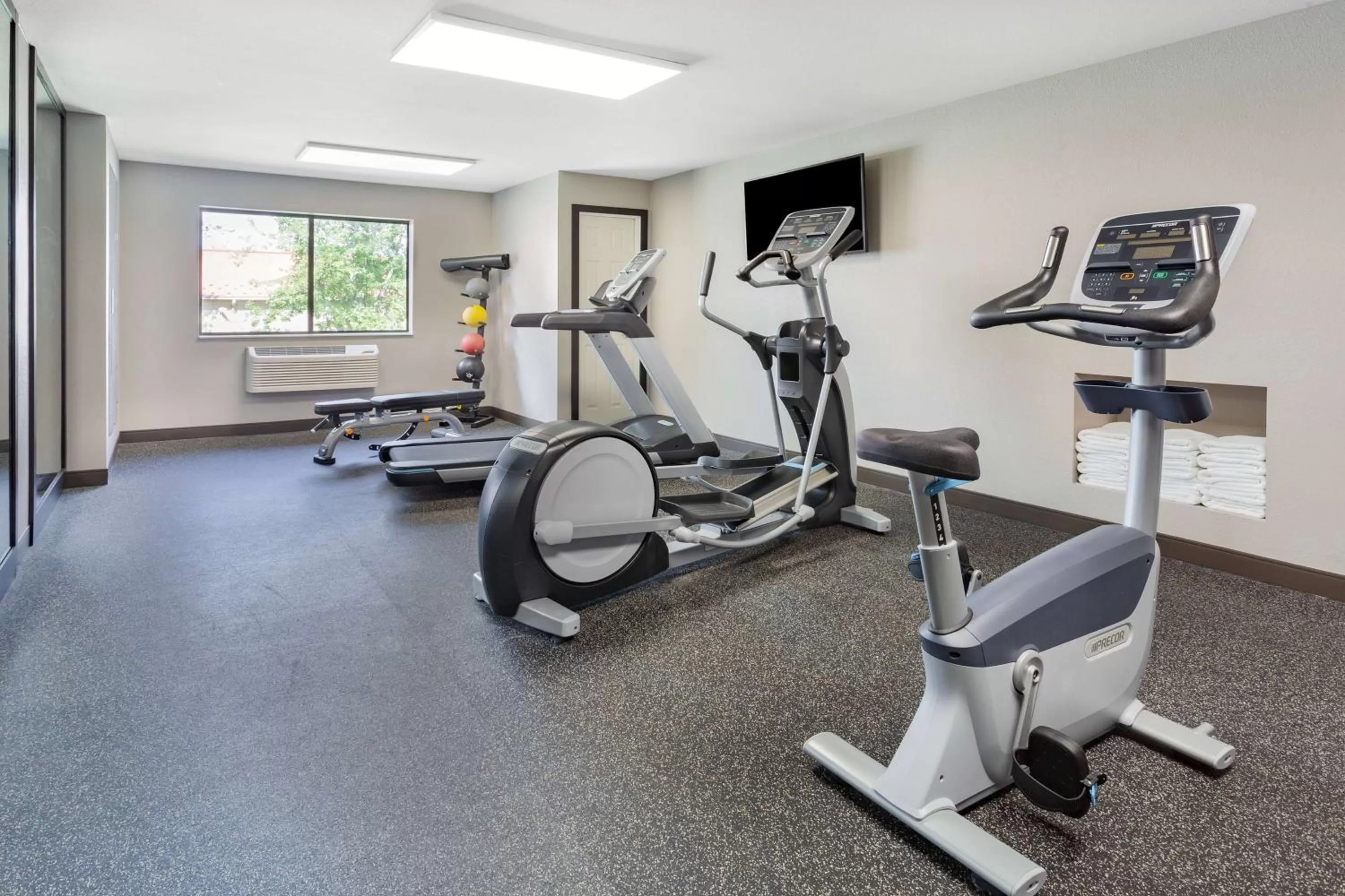 Fitness centre/facilities in Wingate by Wyndham Wisconsin Dells Waterpark