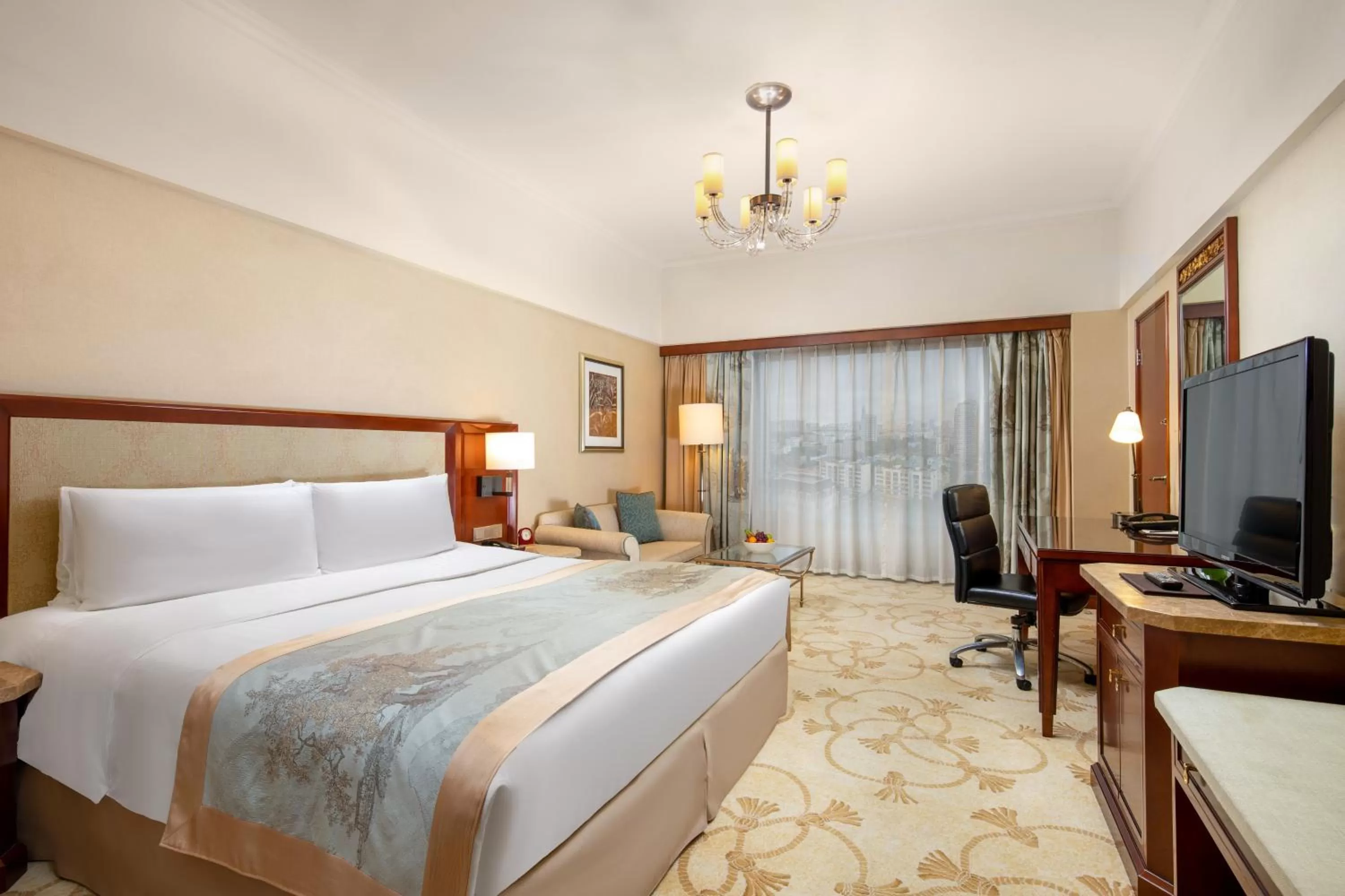 Photo of the whole room, Bed in Shangri-La Beihai