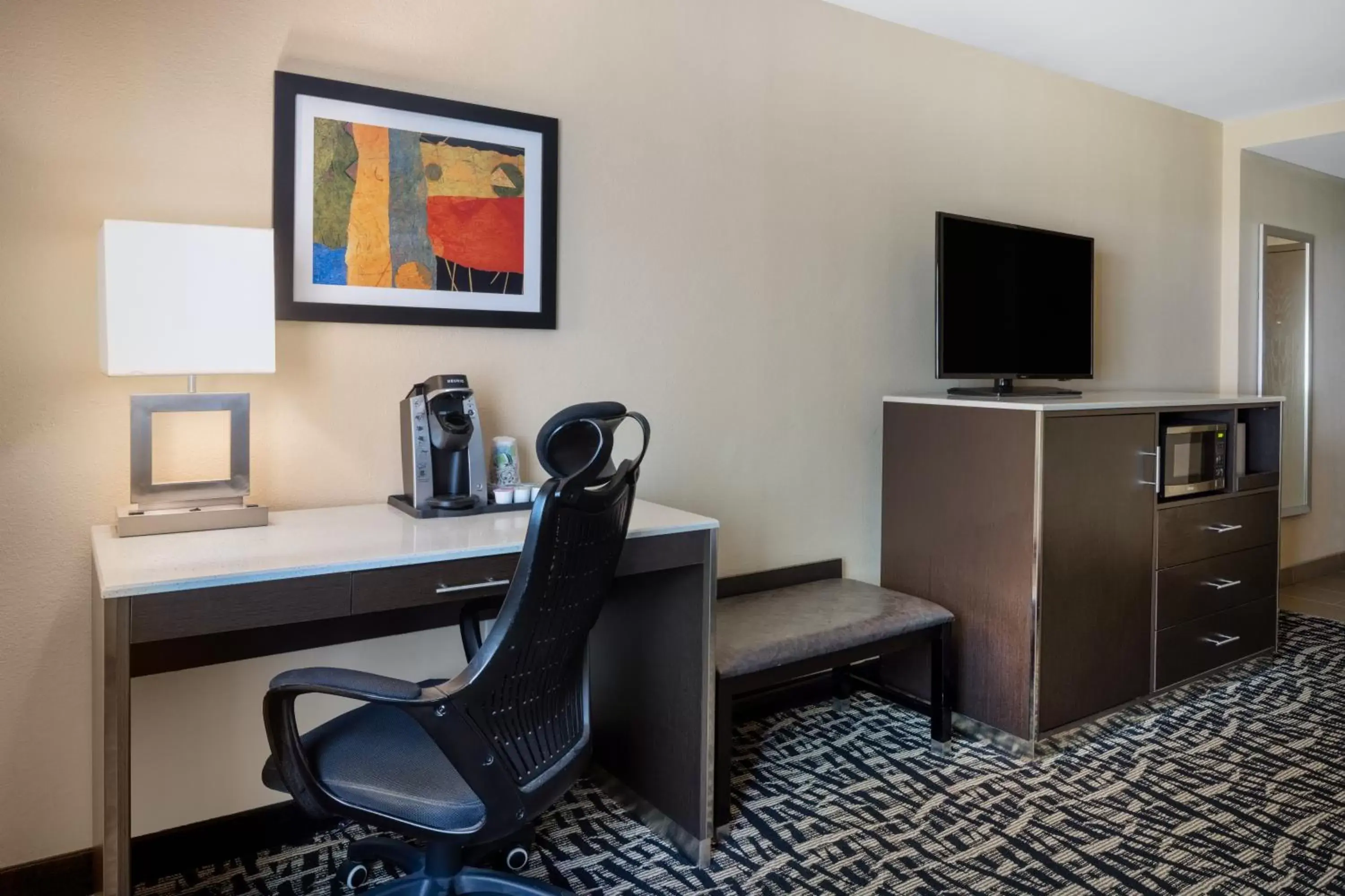 TV and multimedia, TV/Entertainment Center in Holiday Inn Poughkeepsie, an IHG Hotel