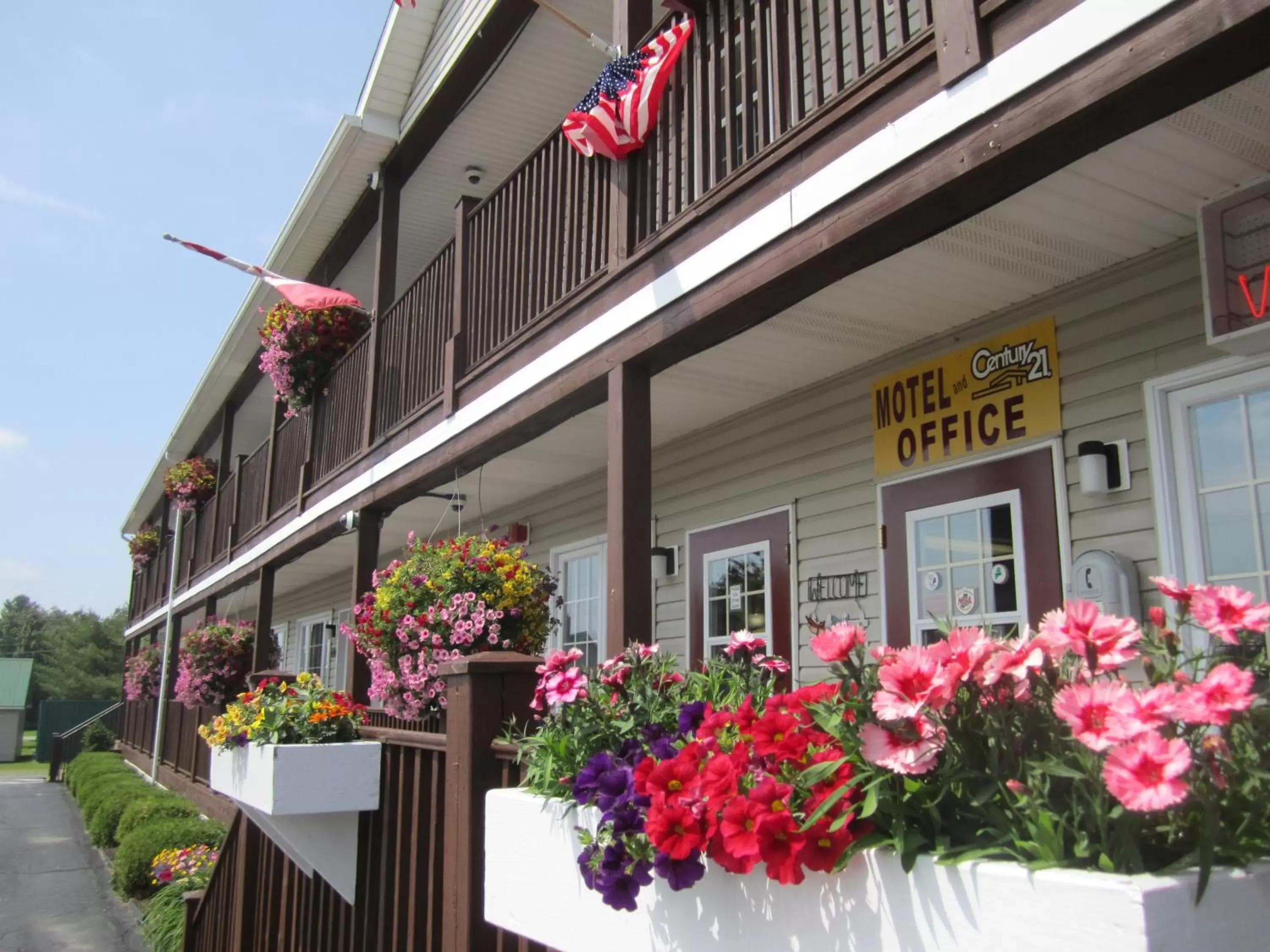 Balcony/Terrace, Property Building in Bishops Country Inn Motel