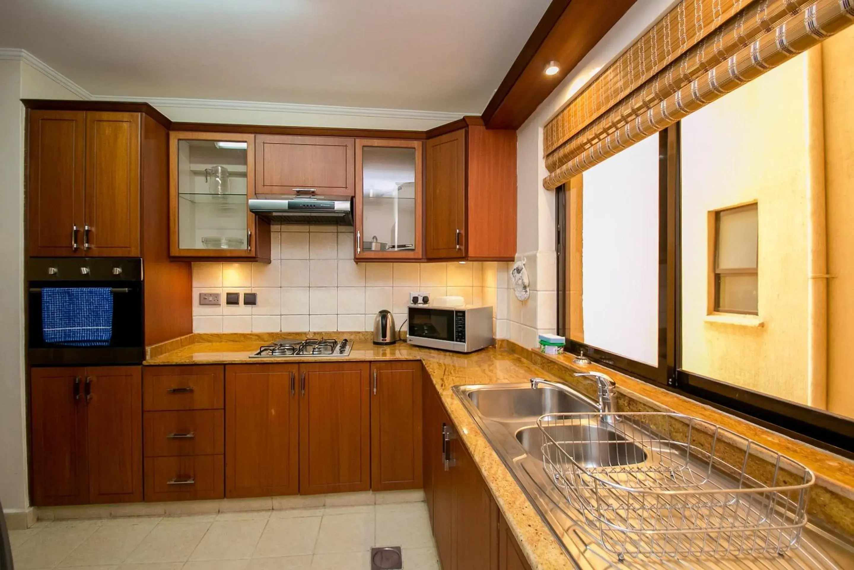 Kitchen or kitchenette, Kitchen/Kitchenette in Waridi Paradise Hotel and Suites