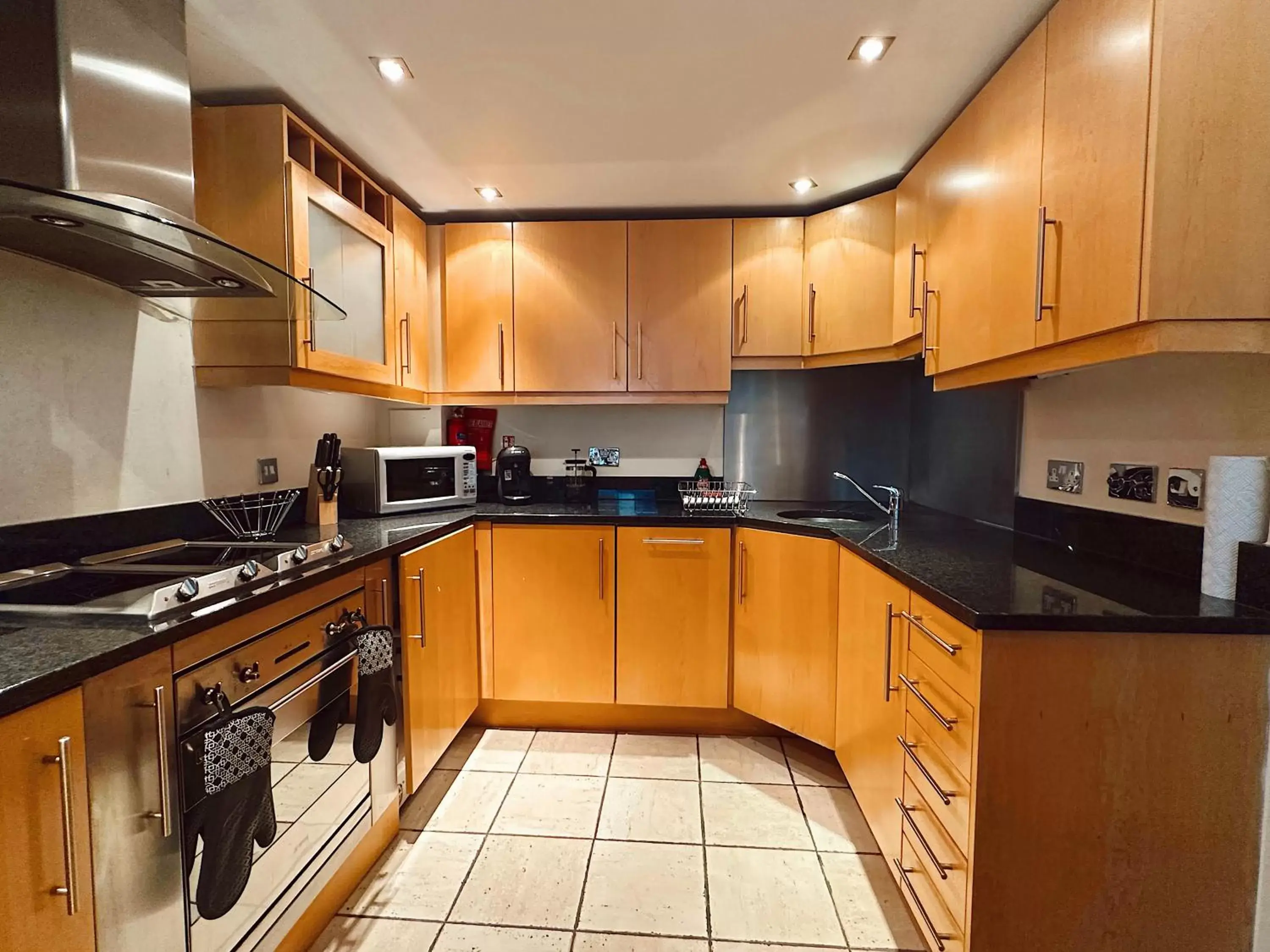 Kitchen/Kitchenette in Canary Wharf - Luxury Apartments