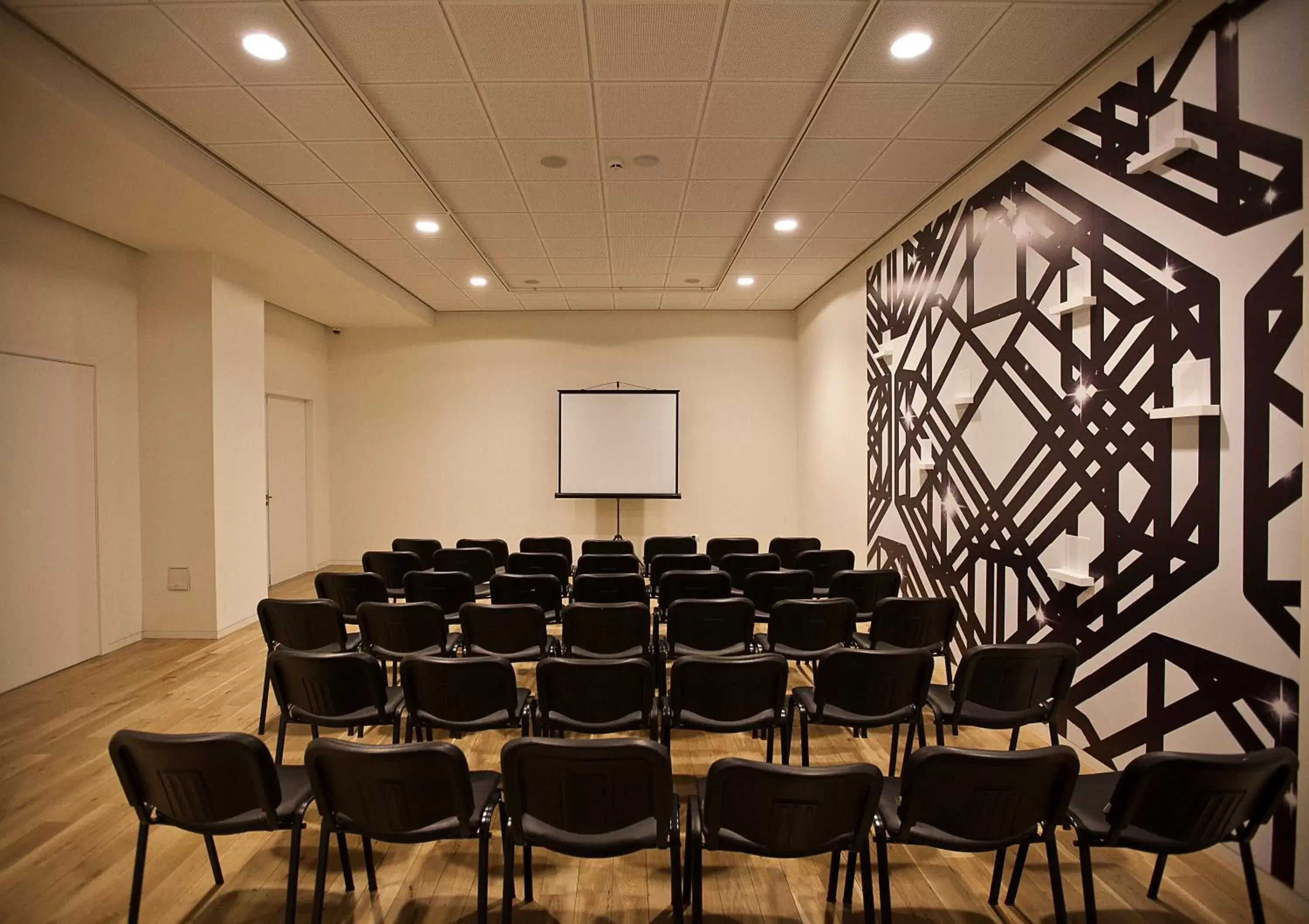 Business facilities in Graffit Gallery Design Hotel