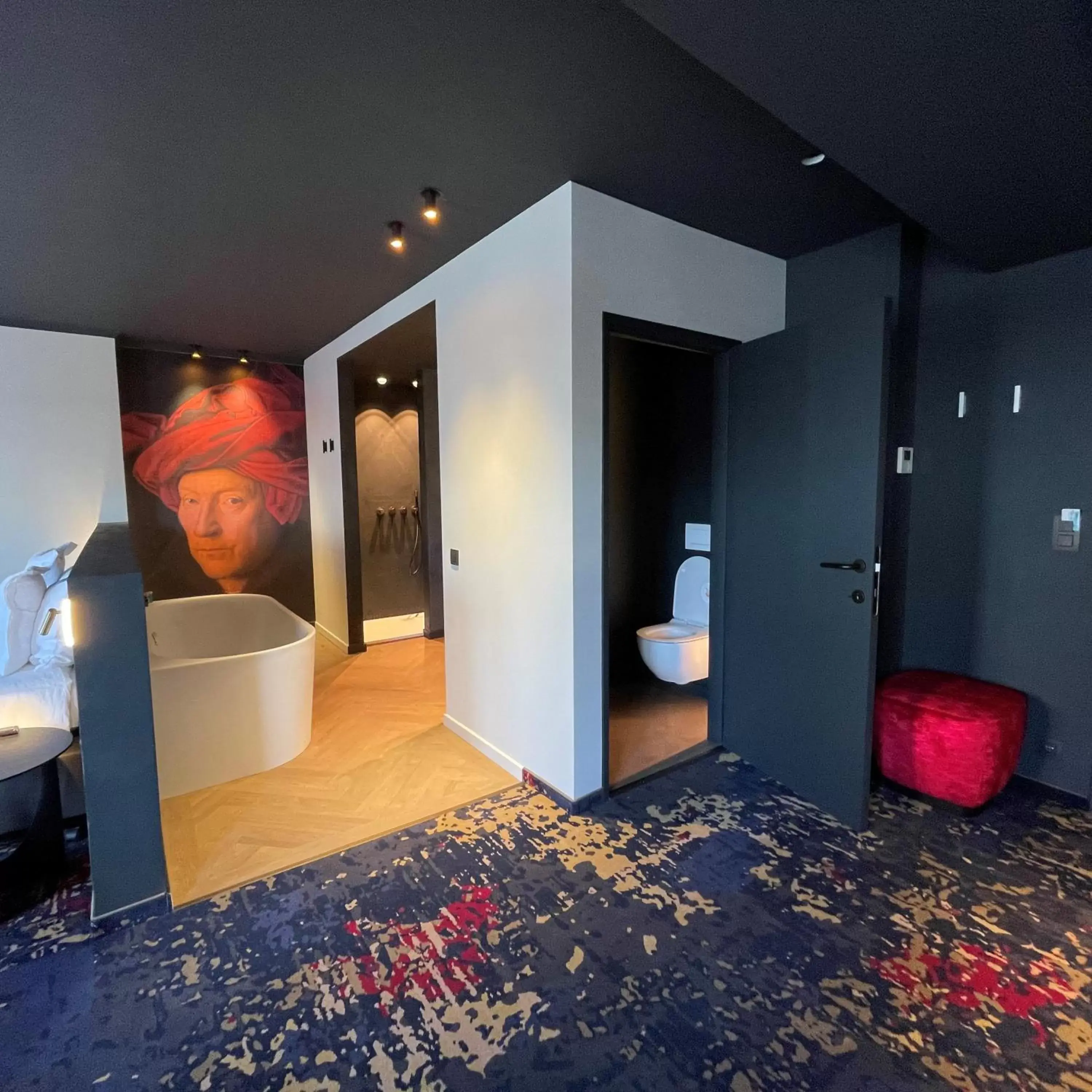 Property building, Bathroom in Hotel Montanus