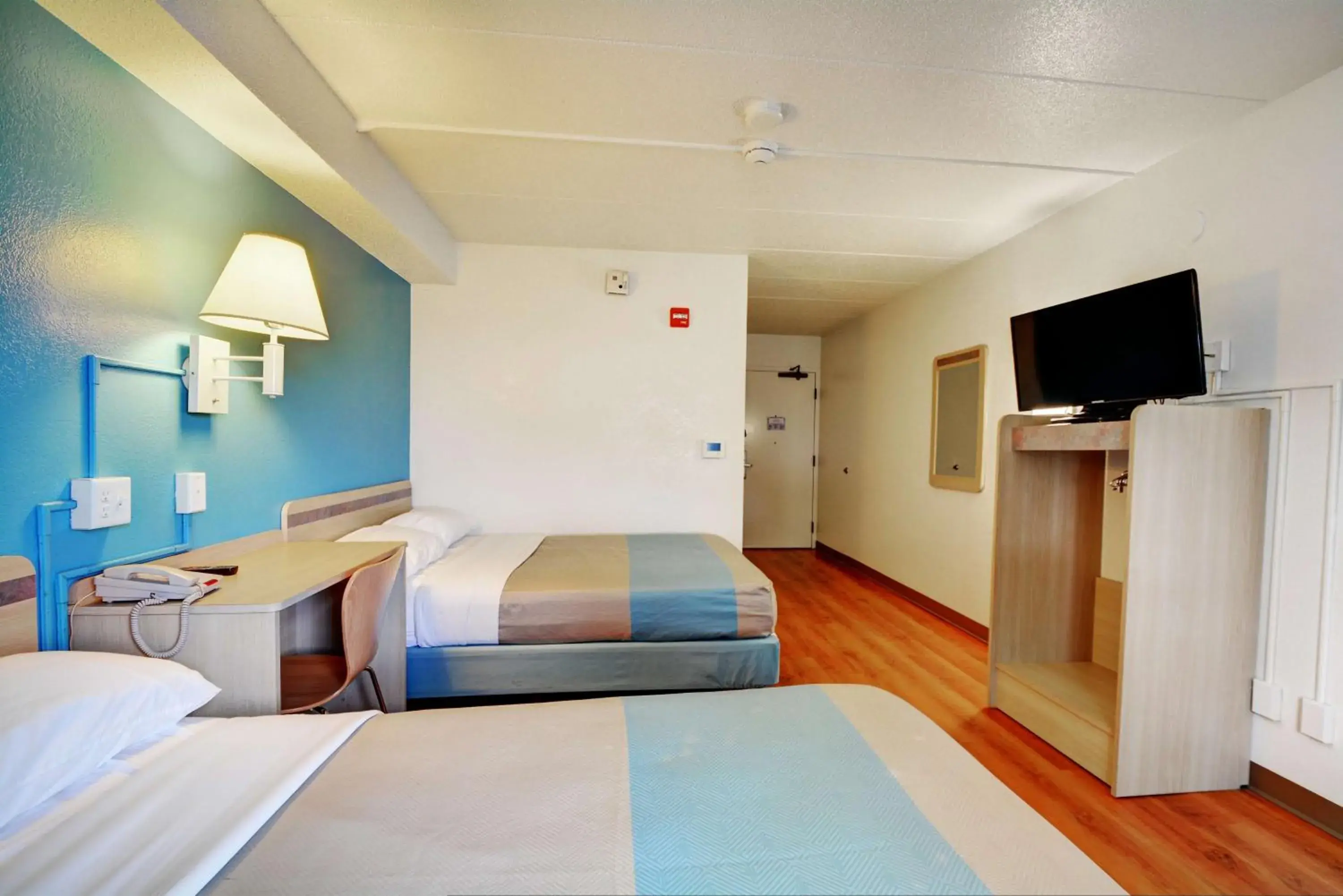 Photo of the whole room, Room Photo in Motel 6-Newport, RI