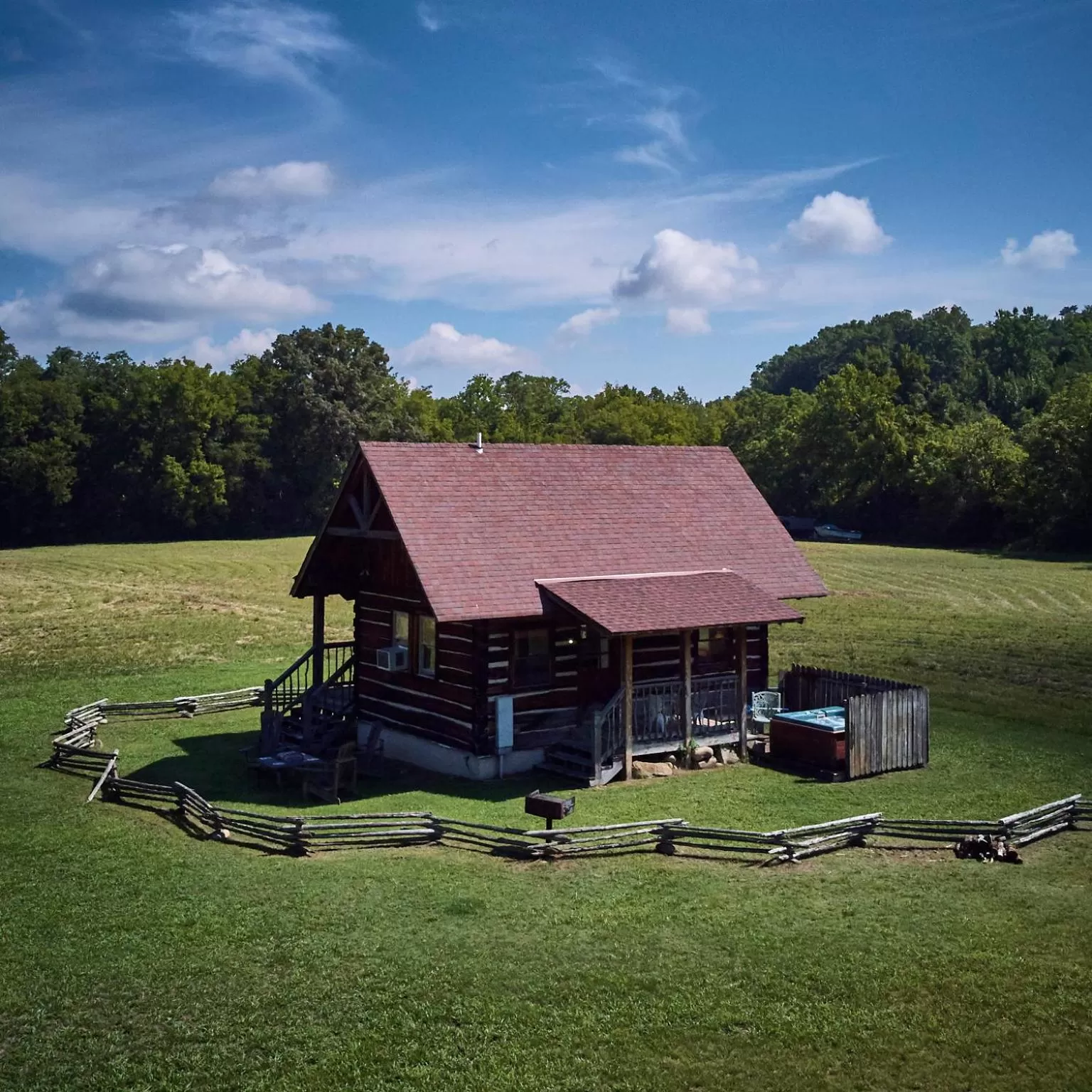 Property Building in Creekwalk Inn Bed and Breakfast with Cabins