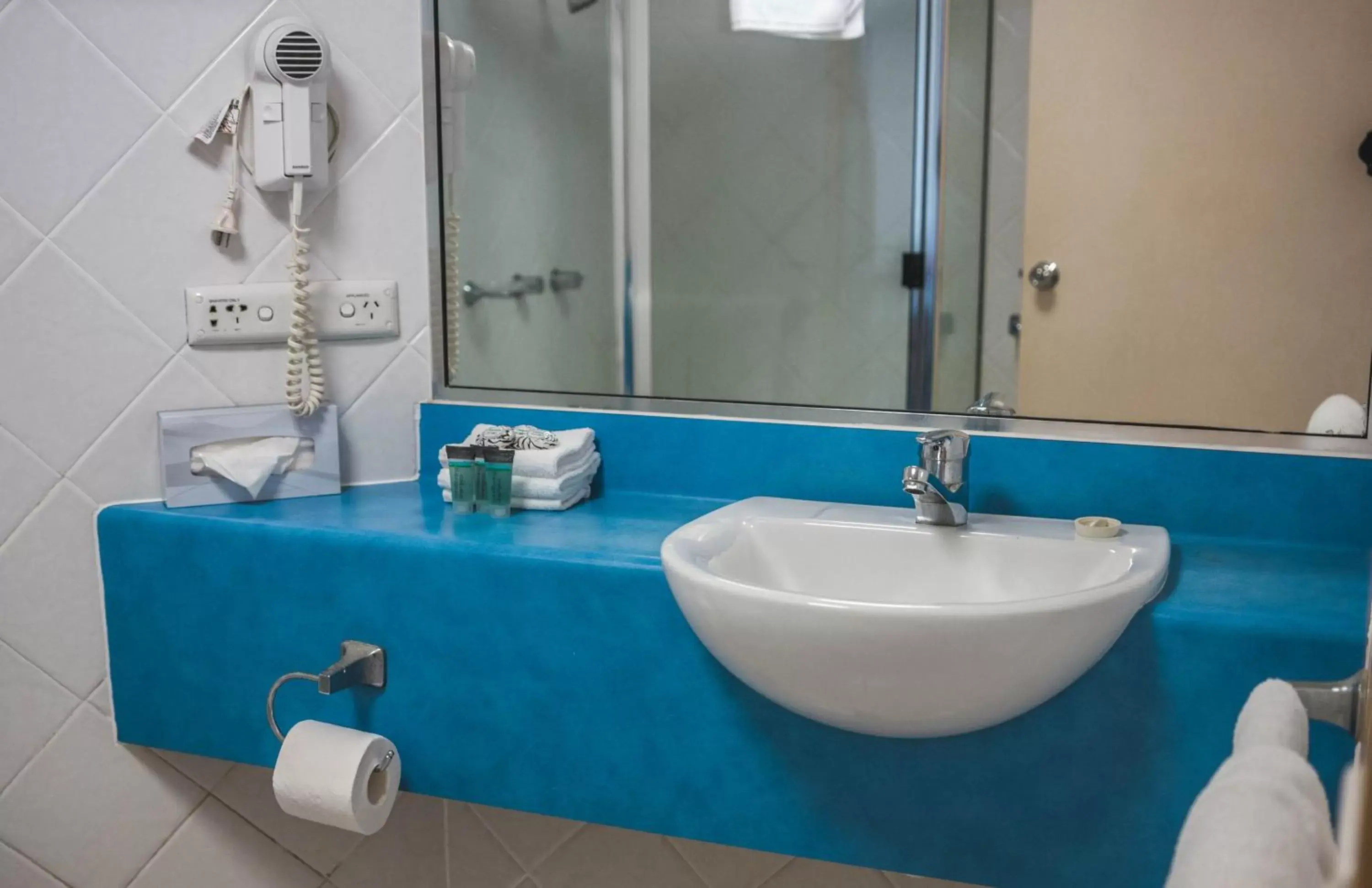 Shower, Bathroom in Heritage Cairns Hotel