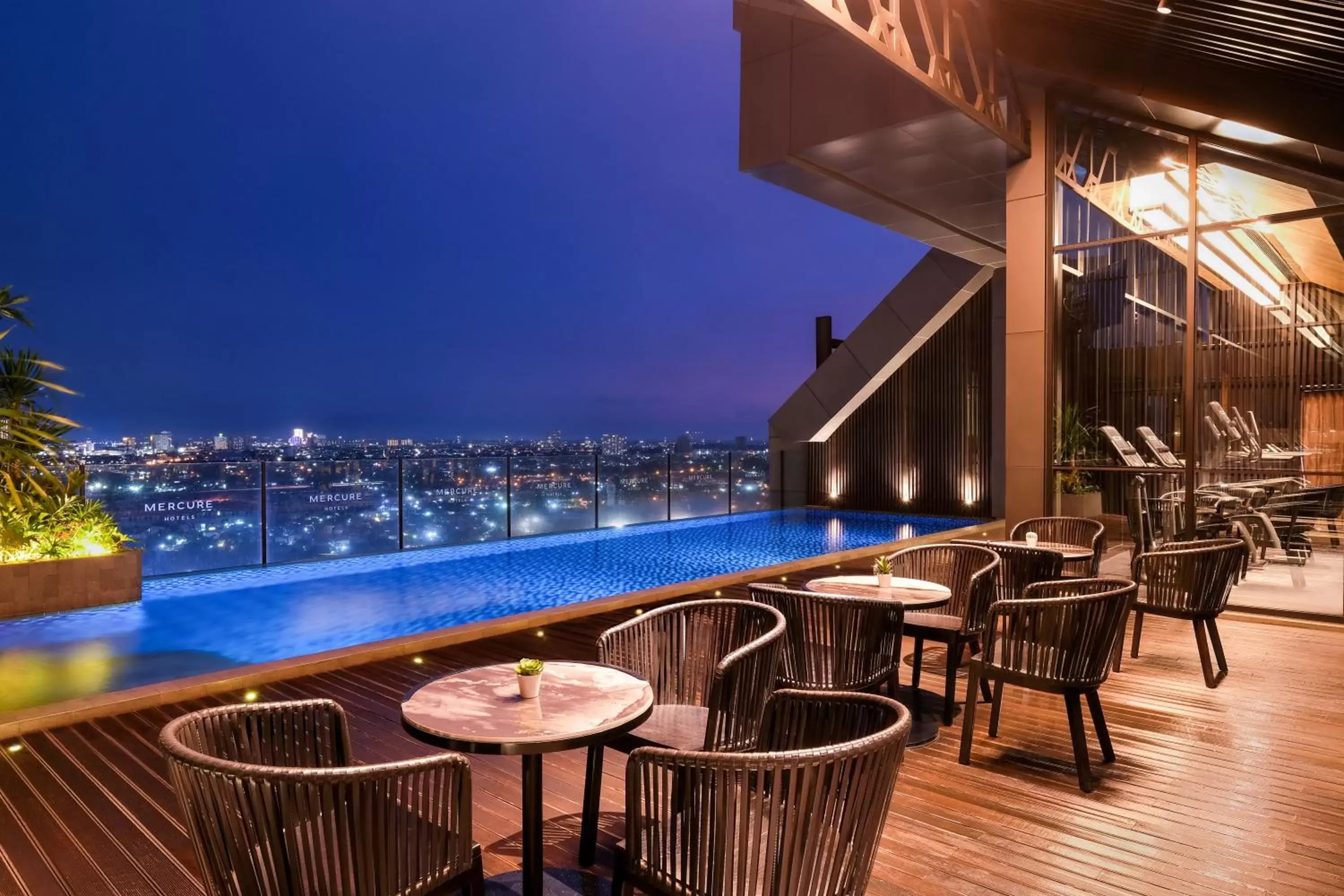 Swimming pool in Mercure Tangerang Centre Swimming pool in Mercure Tangerang Centre