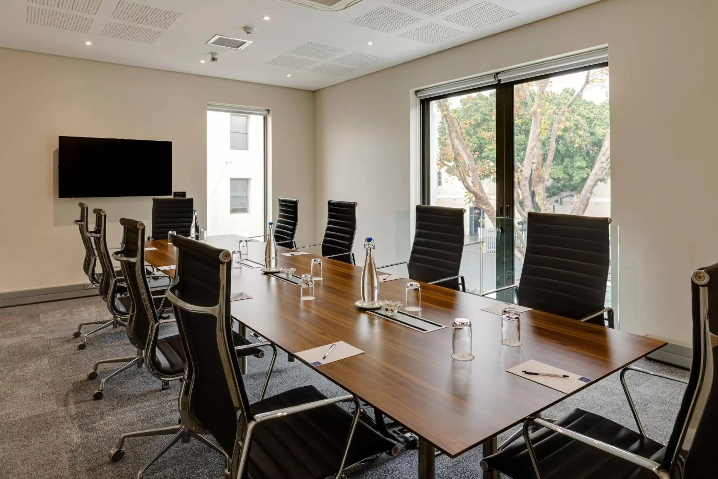 Meeting/conference room in Protea Hotel by Marriott Cape Town Waterfront Breakwater Lodge