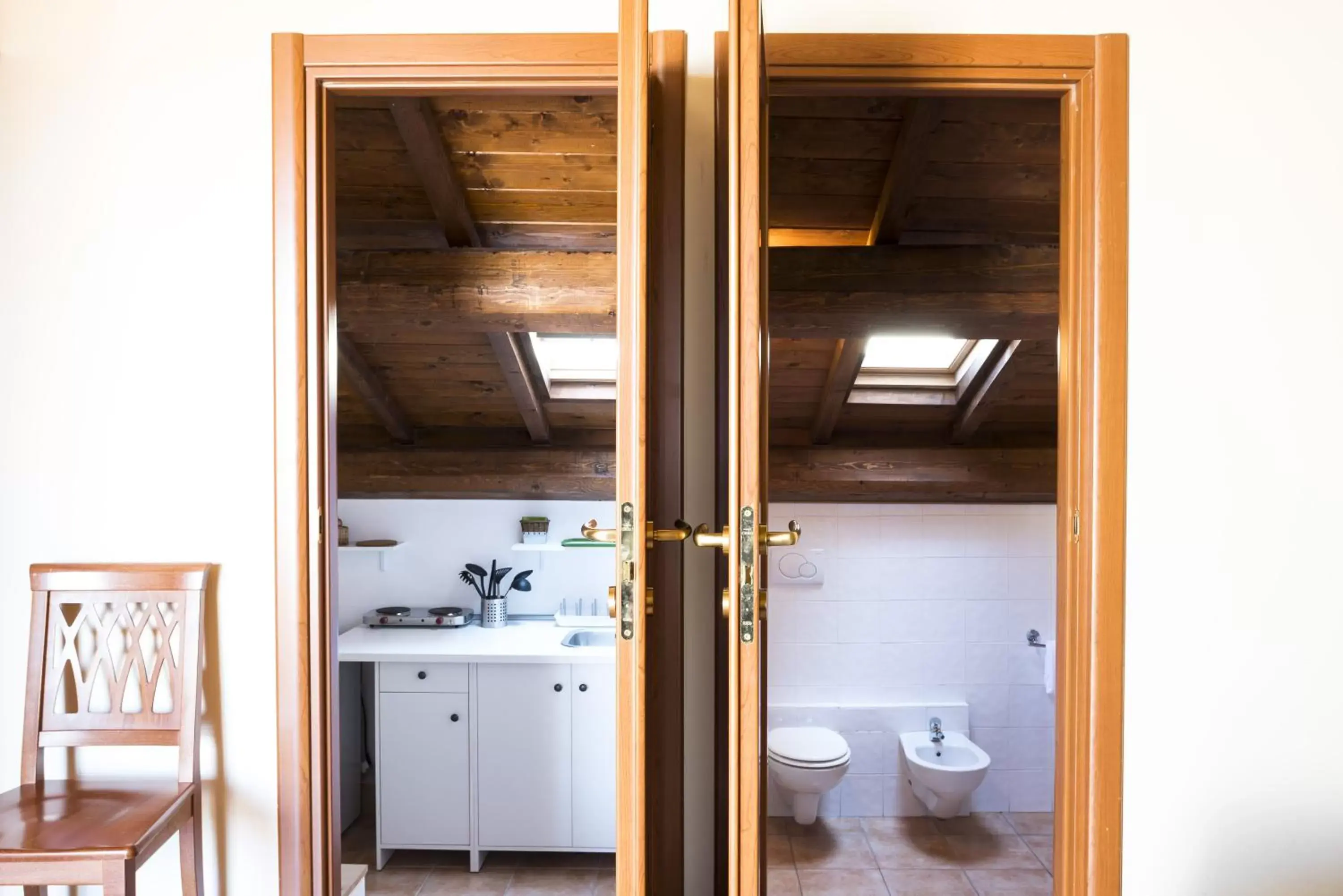 Toilet, Kitchen/Kitchenette in Hotel Lauri