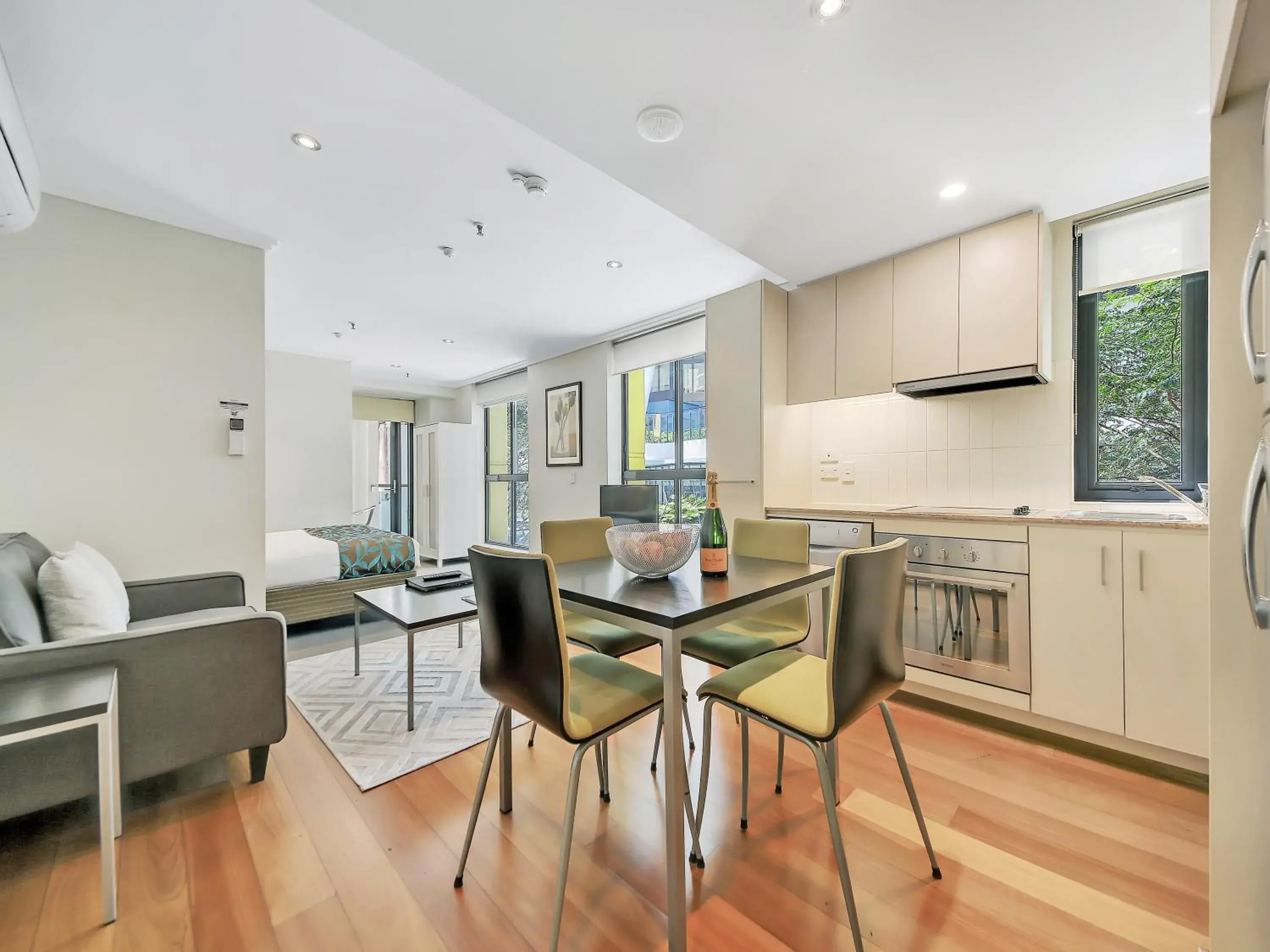 Dining area, Kitchen/Kitchenette in Quest River Park Central