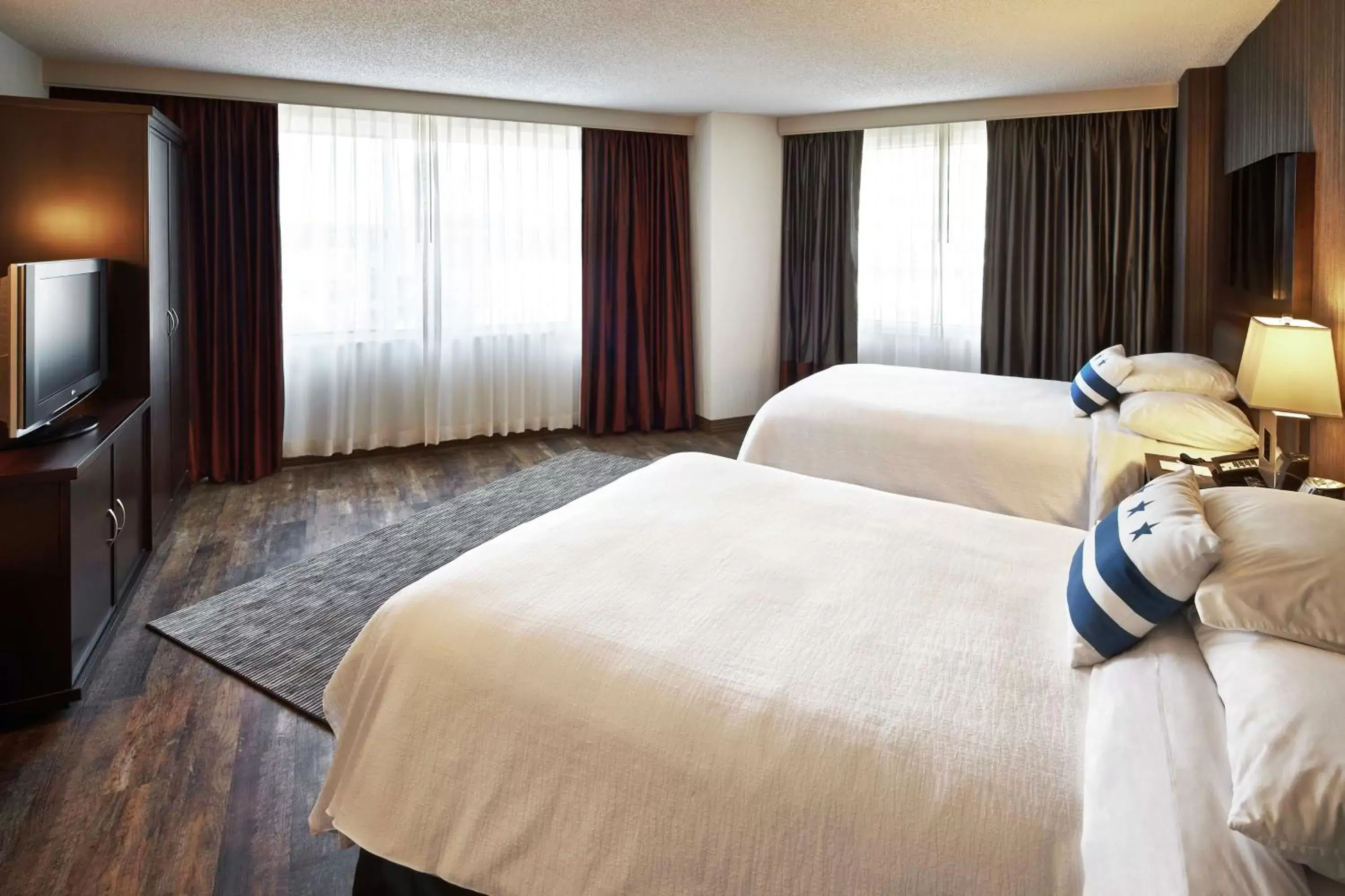 Bedroom, Bed in Embassy Suites by Hilton Washington DC Chevy Chase Pavilion