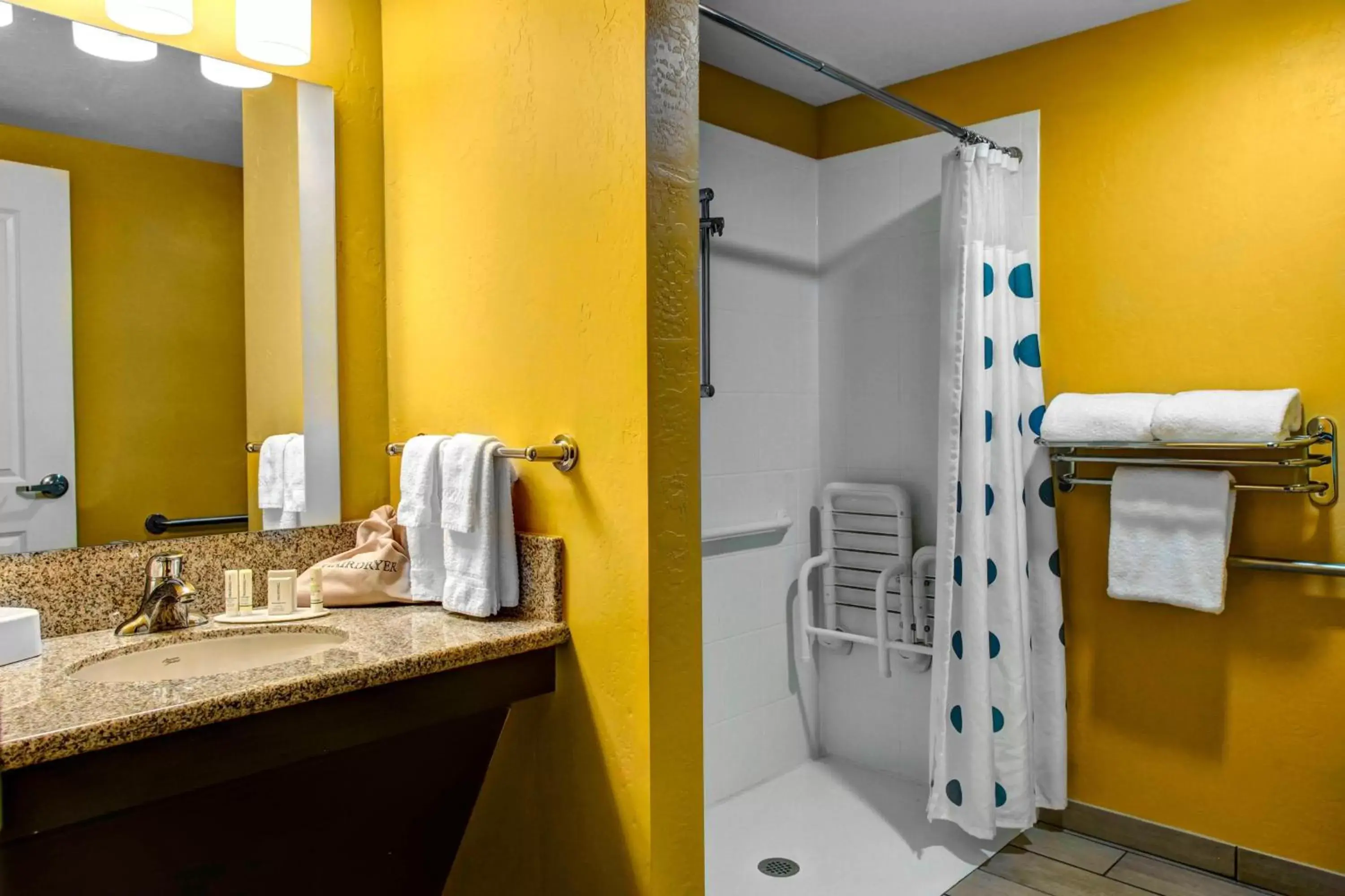 Bathroom in TownePlace Suites by Marriott Bakersfield West