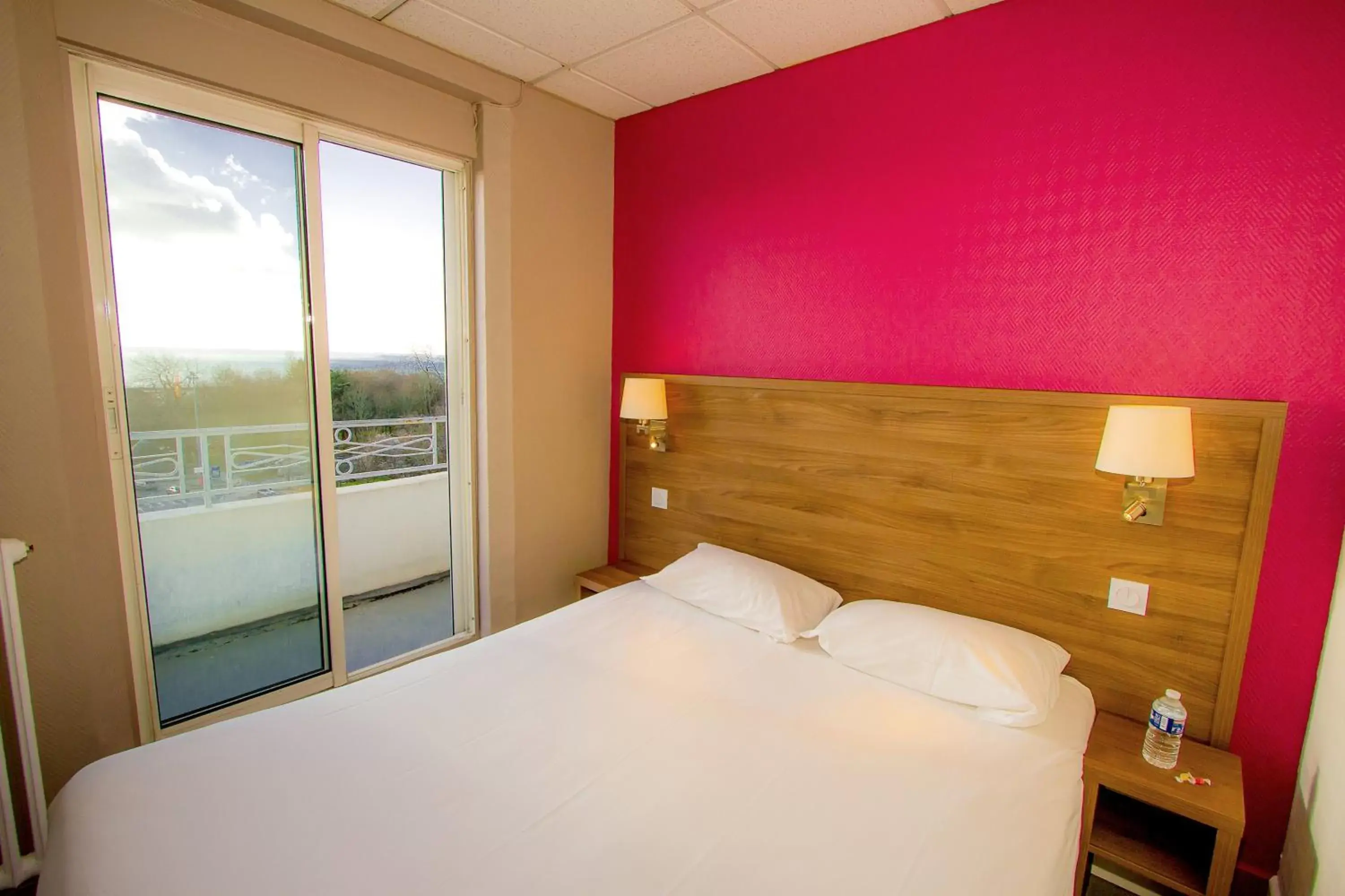 Photo of the whole room, Bed in Cit'Hotel Brest Centre Gare