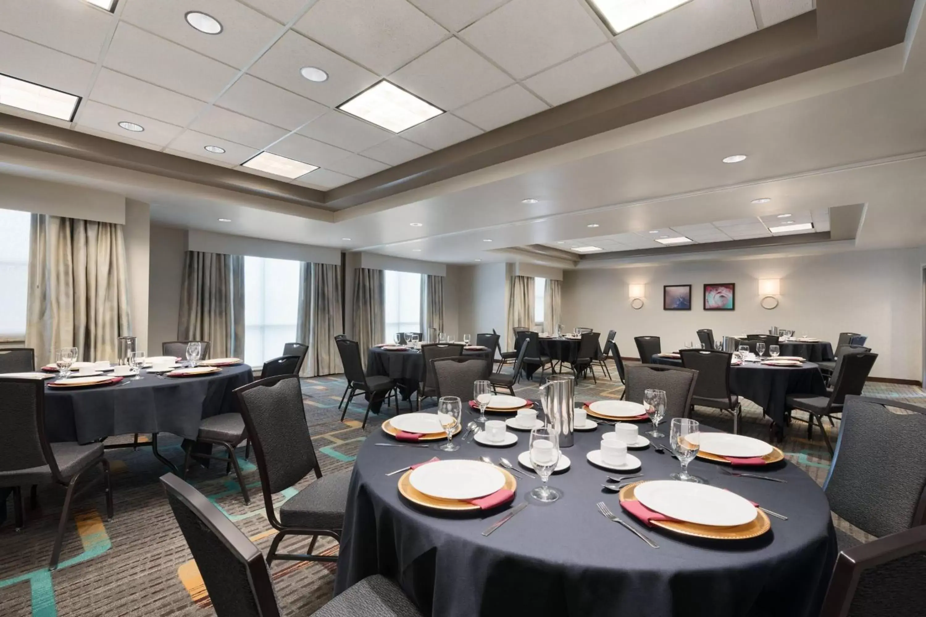 Meeting/conference room, Restaurant/Places to Eat in Residence Inn by Marriott Oklahoma City Downtown/Bricktown