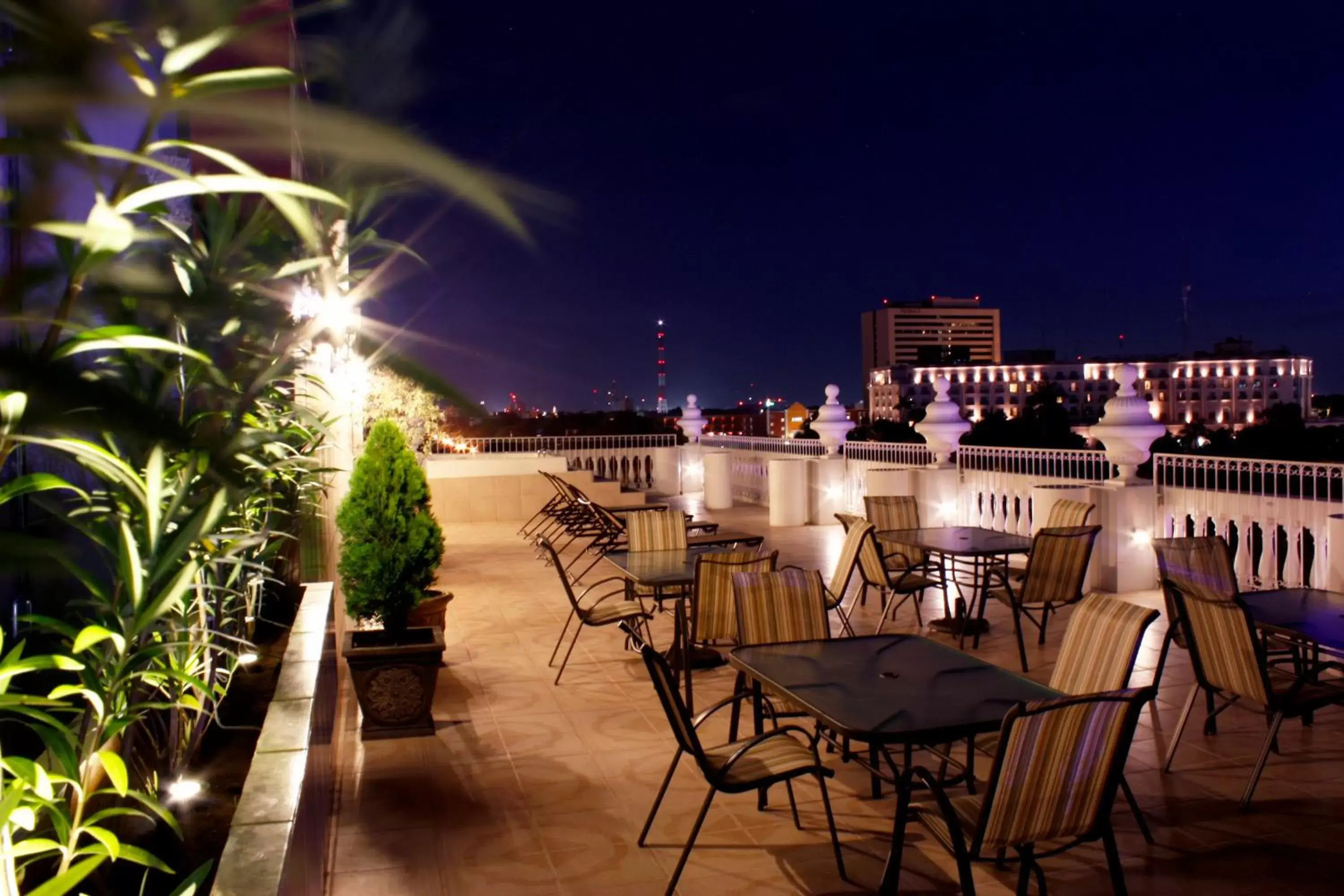 Balcony/Terrace, Restaurant/Places to Eat in Hotel Victoria Merida