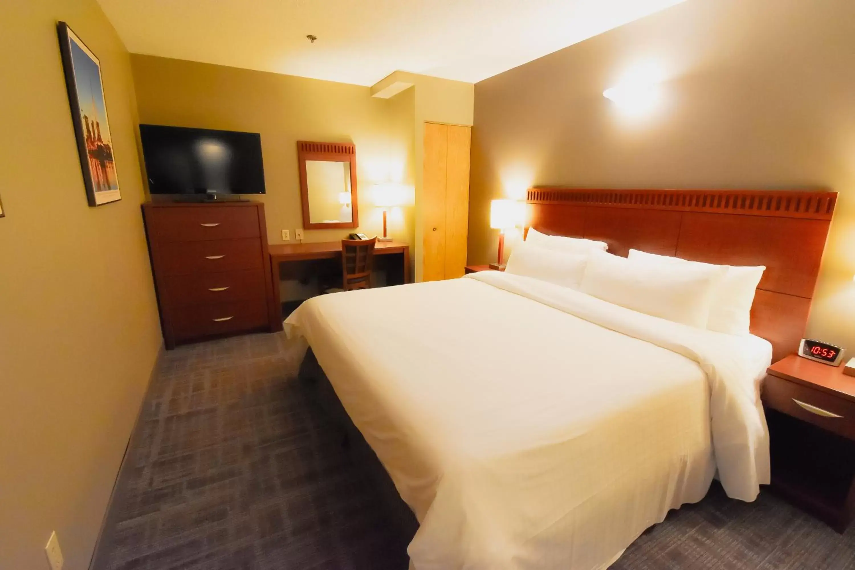 Bed, Room Photo in Canad Inns Destination Centre Fort Garry