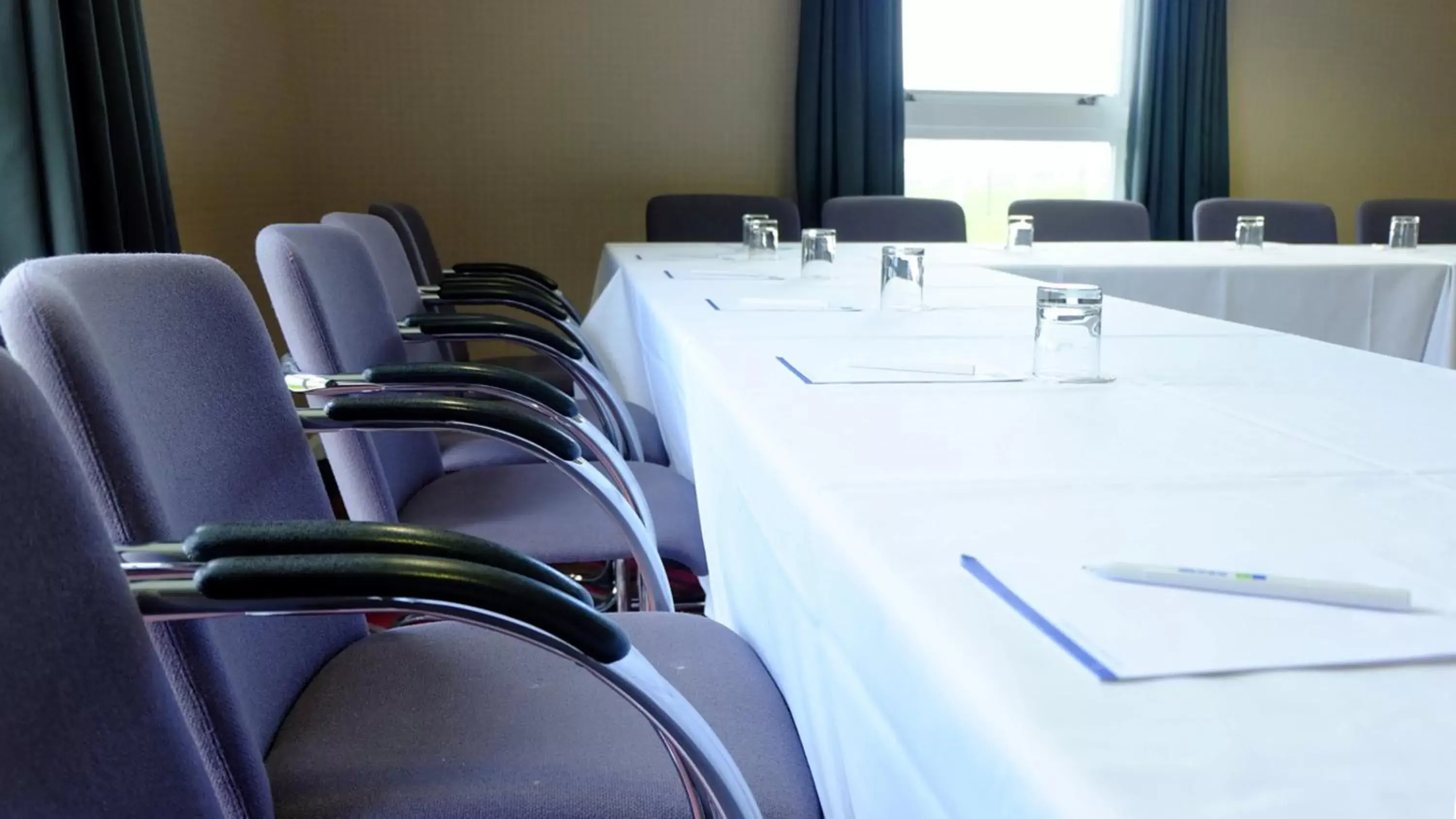 Meeting/conference room, Business Area/Conference Room in Holiday Inn Express London - Epsom Downs, an IHG Hotel