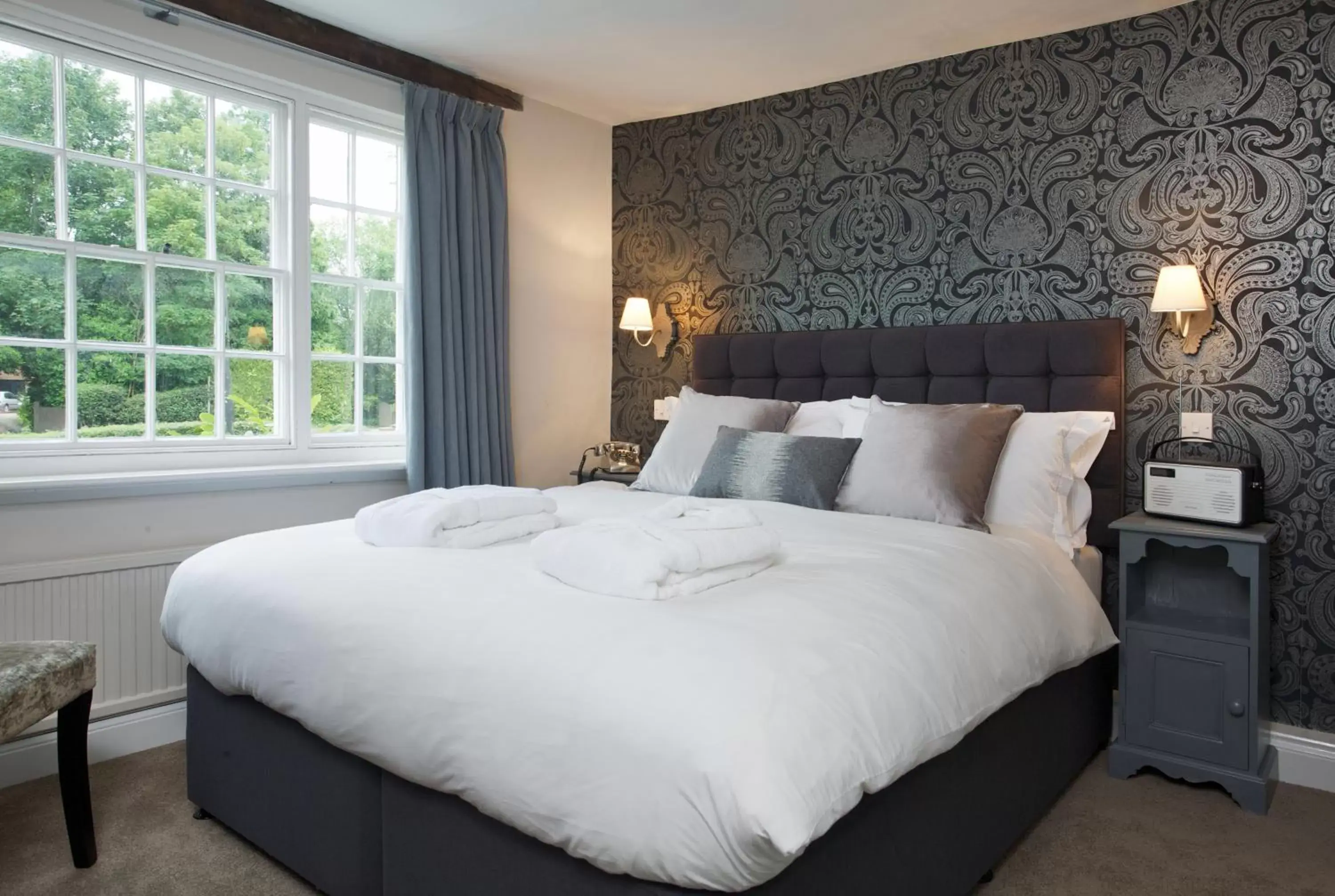 Bedroom, Bed in The Queen's Inn