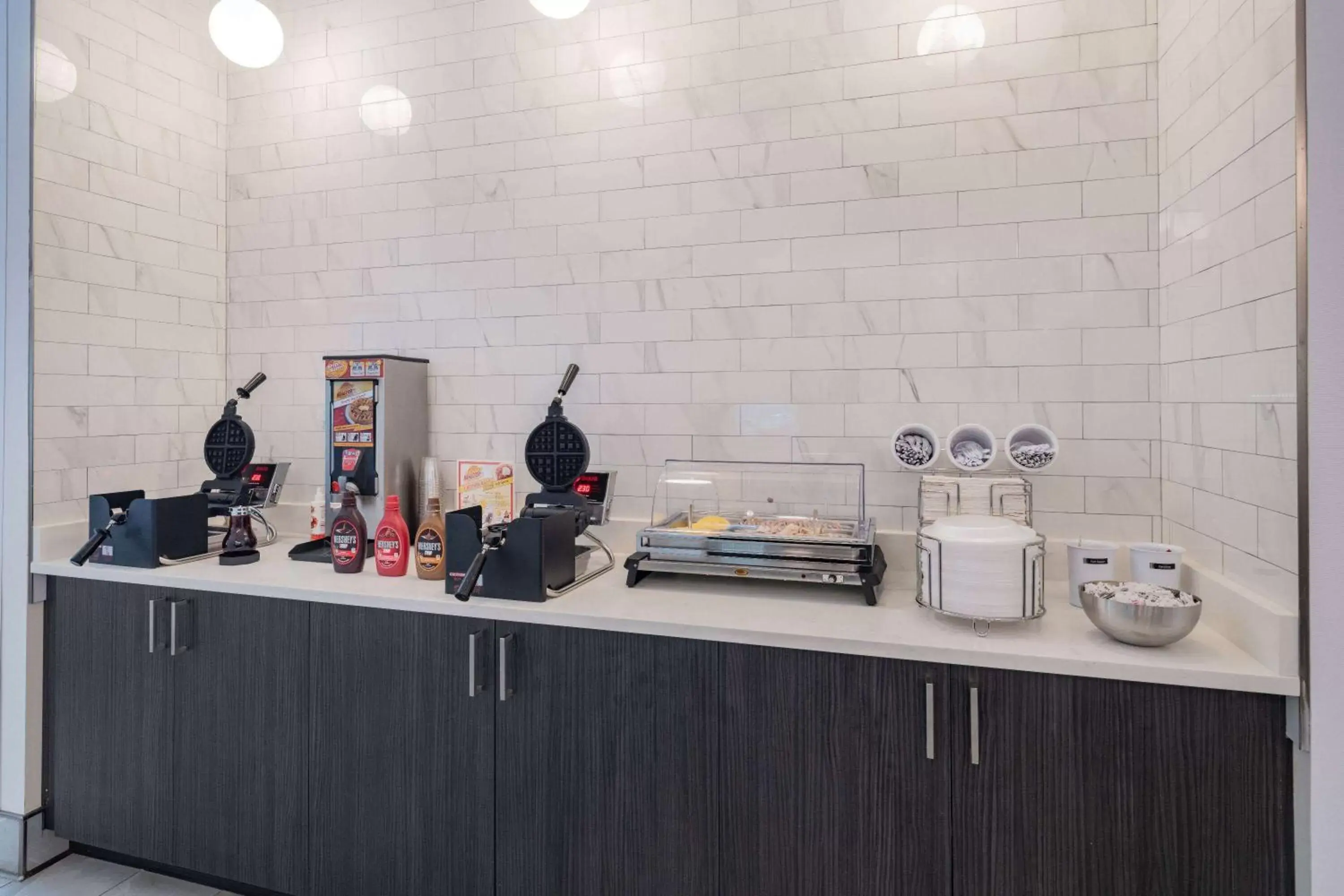 Breakfast in La Quinta by Wyndham Chicago O'Hare Airport Breakfast in La Quinta by Wyndham Chicago O'Hare Airport