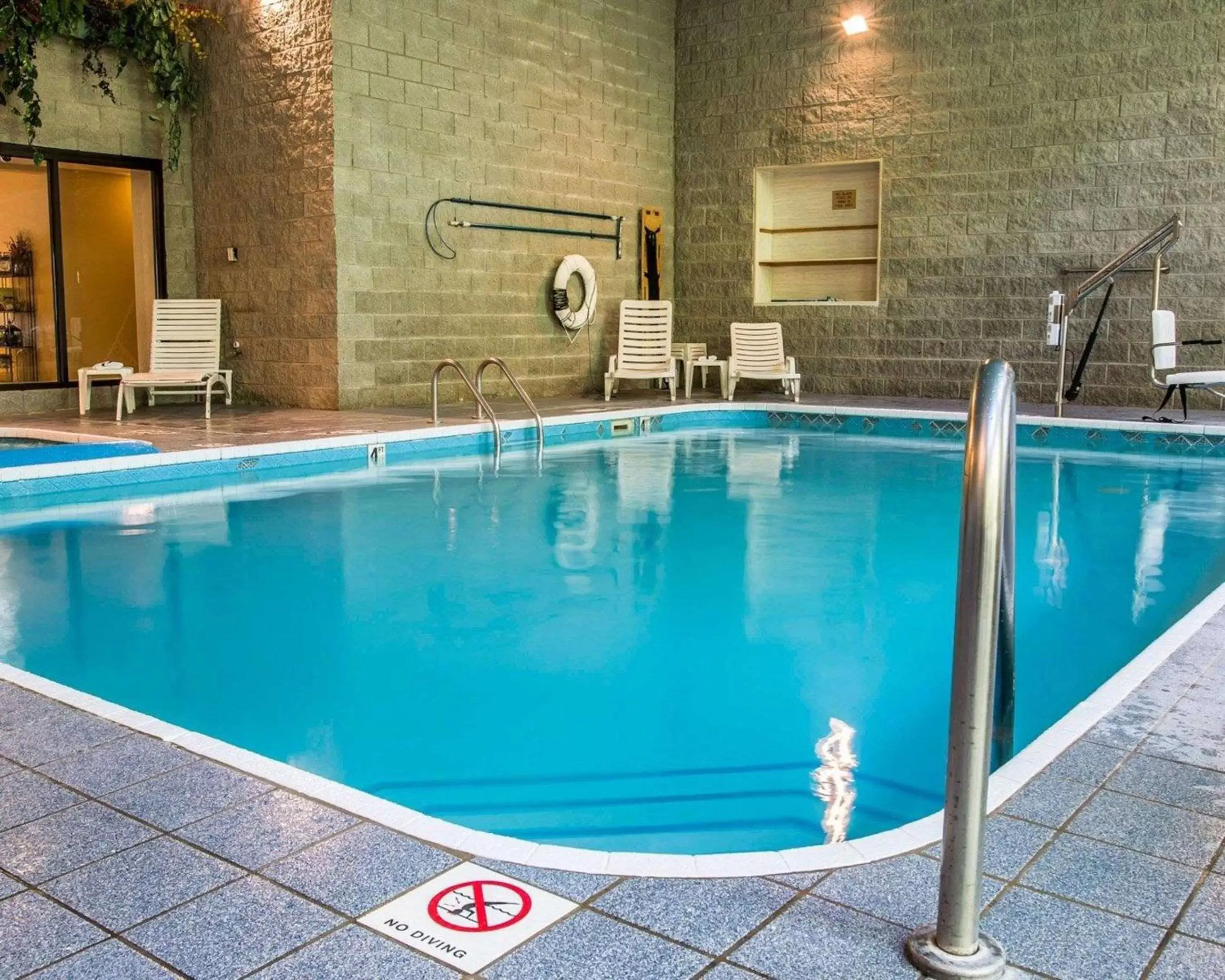 Swimming Pool in Comfort Inn Whitehall near Michigan's Adventure