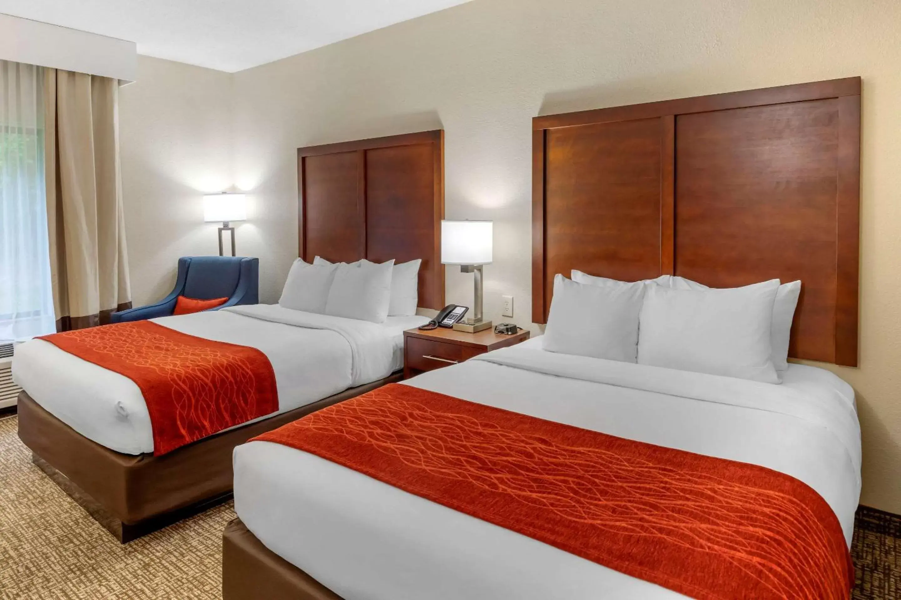 Photo of the whole room, Bed in Comfort Inn & Suites