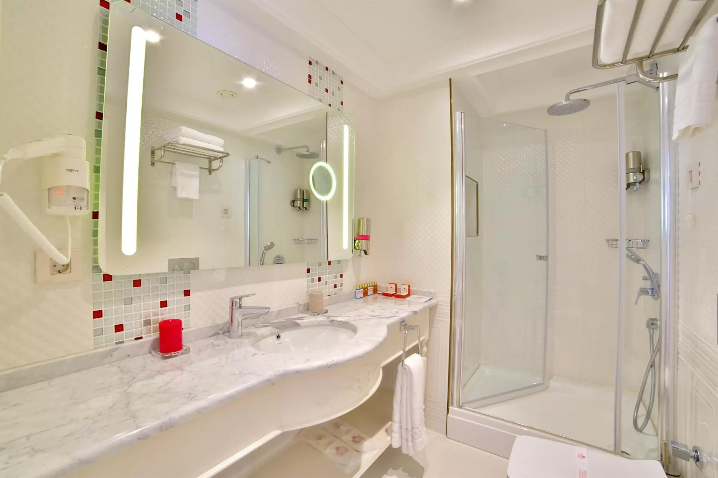 Shower, Bathroom in Yılsam Sultanahmet Hotel