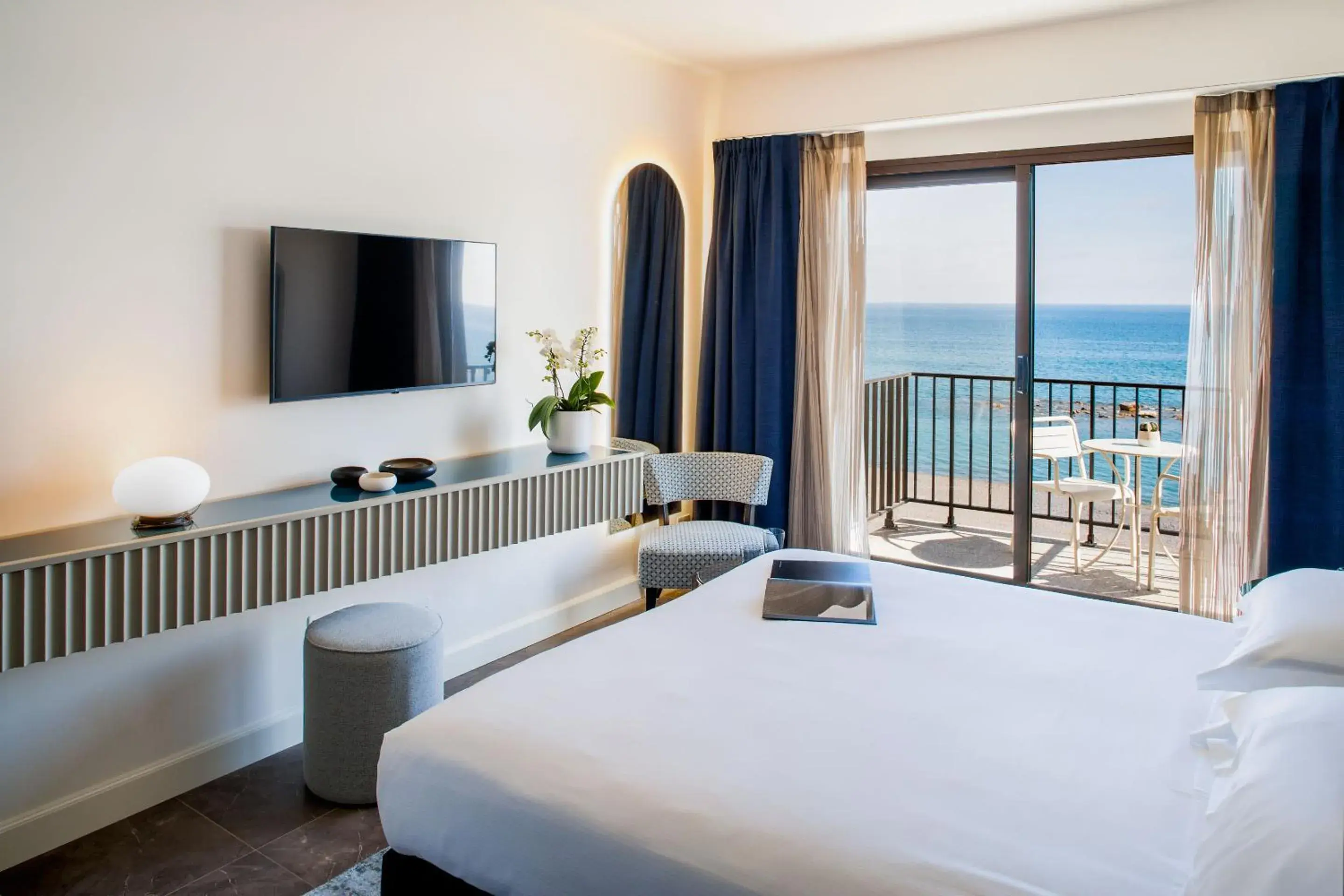 Deluxe Double Room with Sea View in Grand Hotel Diana Majestic Deluxe Double Room with Sea View in Grand Hotel Diana Majestic