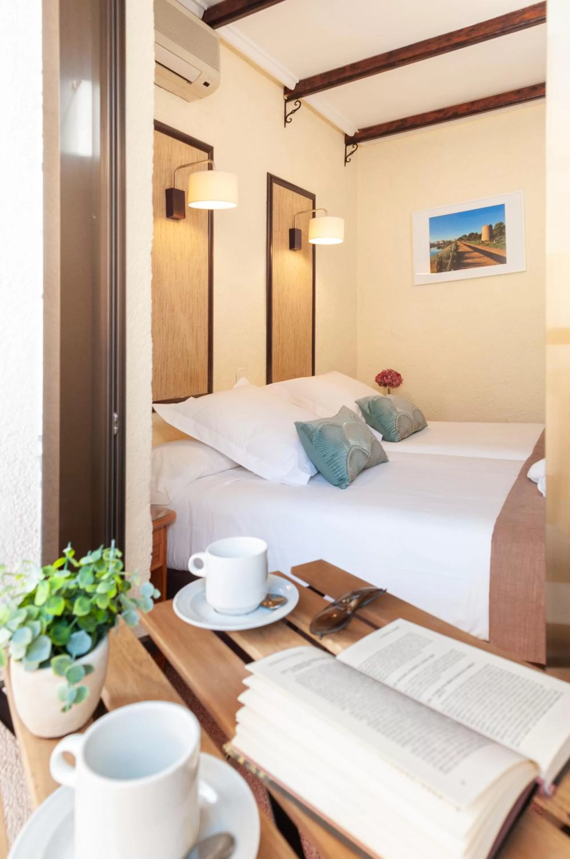 Balcony/Terrace, Bed in Hotel Eden Mar