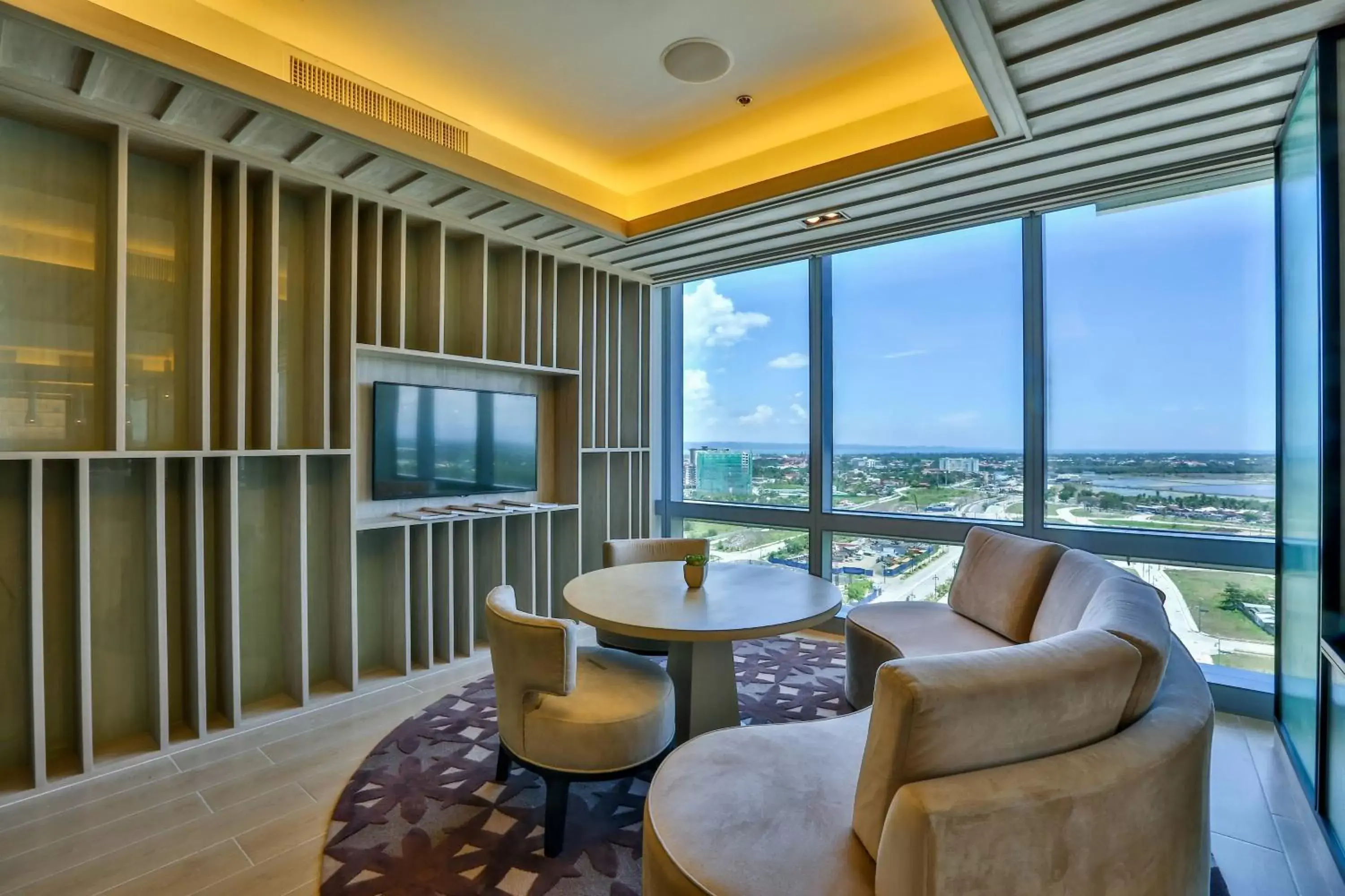 Lounge or bar, Seating Area in Courtyard by Marriott Iloilo