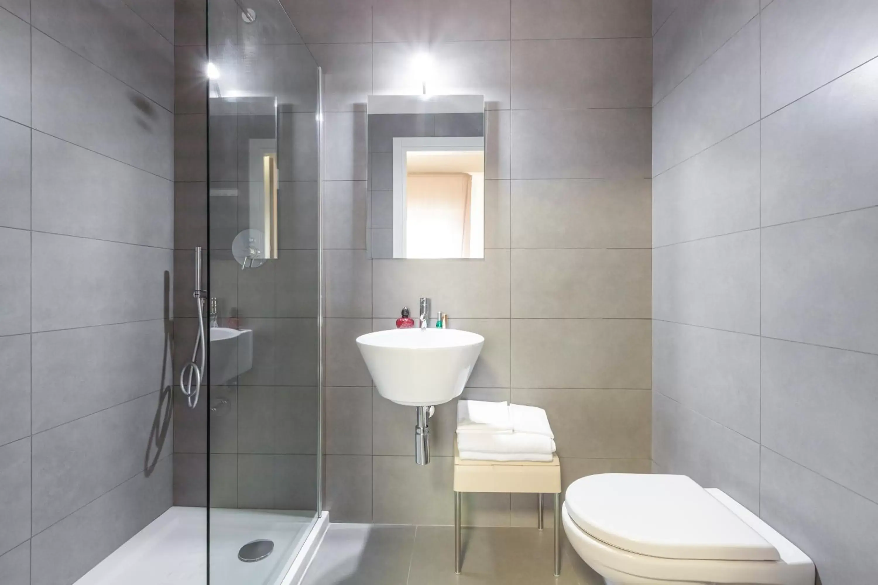 Shower, Bathroom in Ibis Styles Brindisi