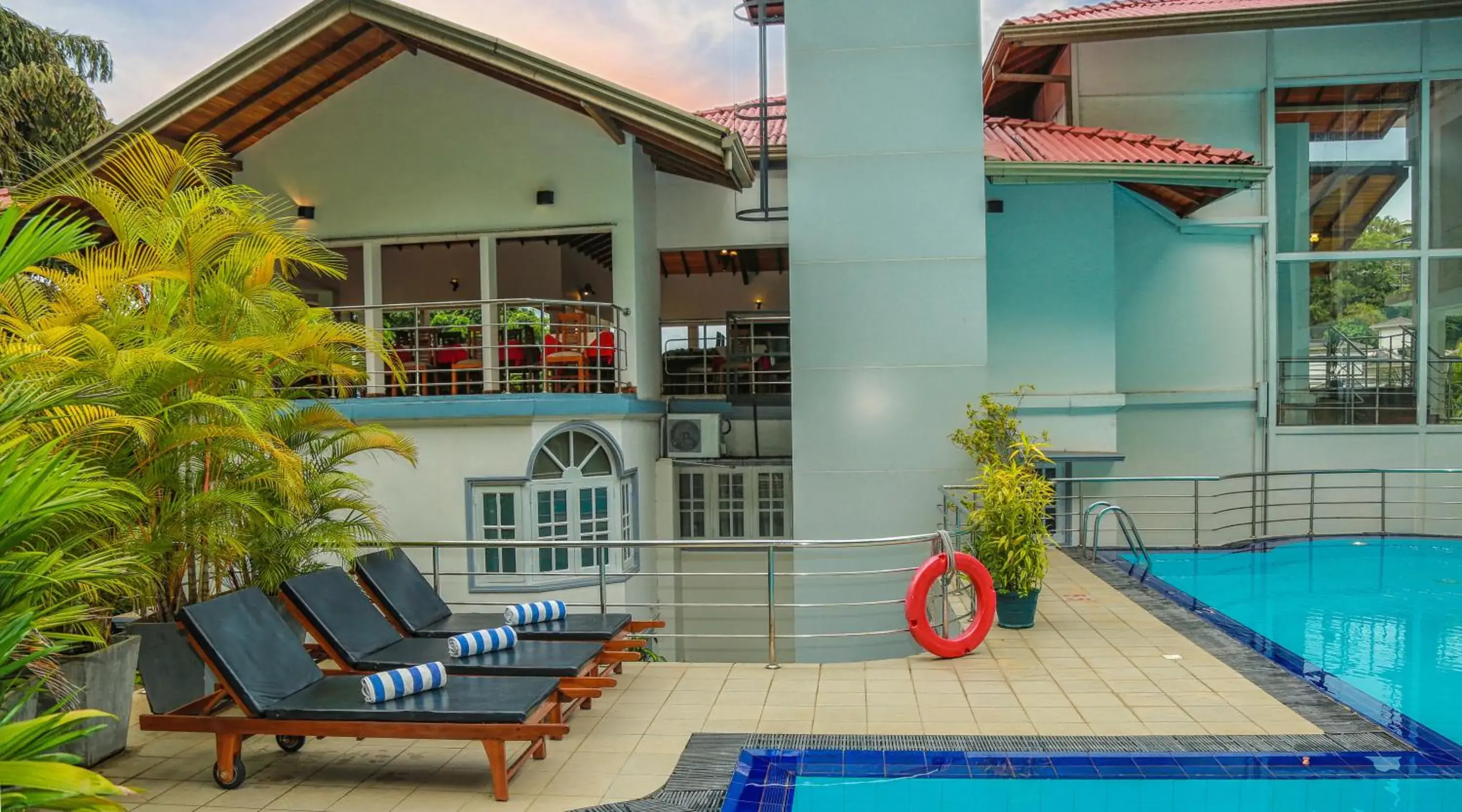 Swimming Pool in Senani Hotel