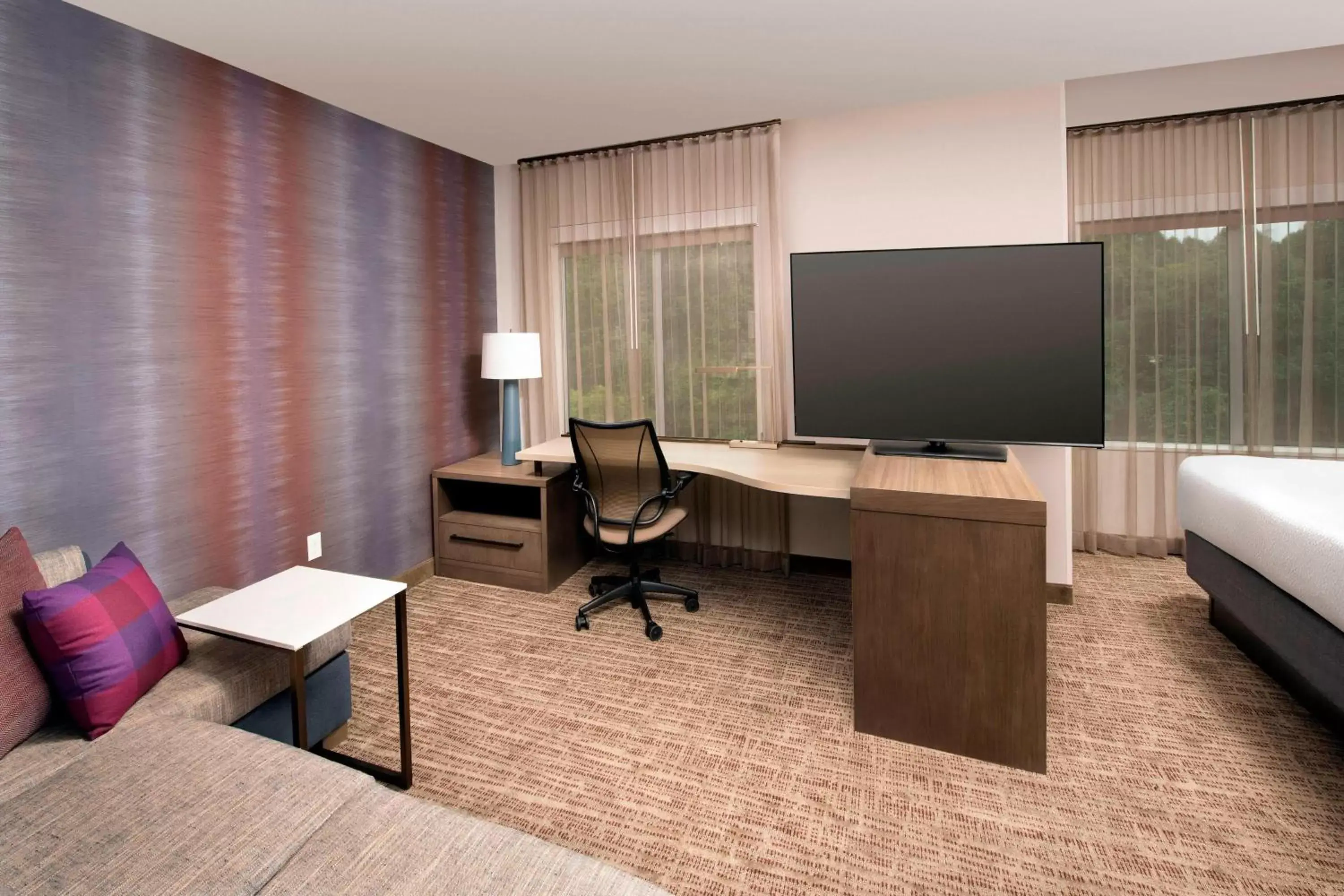 Living room, TV/Entertainment Center in Residence Inn by Marriott Baltimore Owings Mills