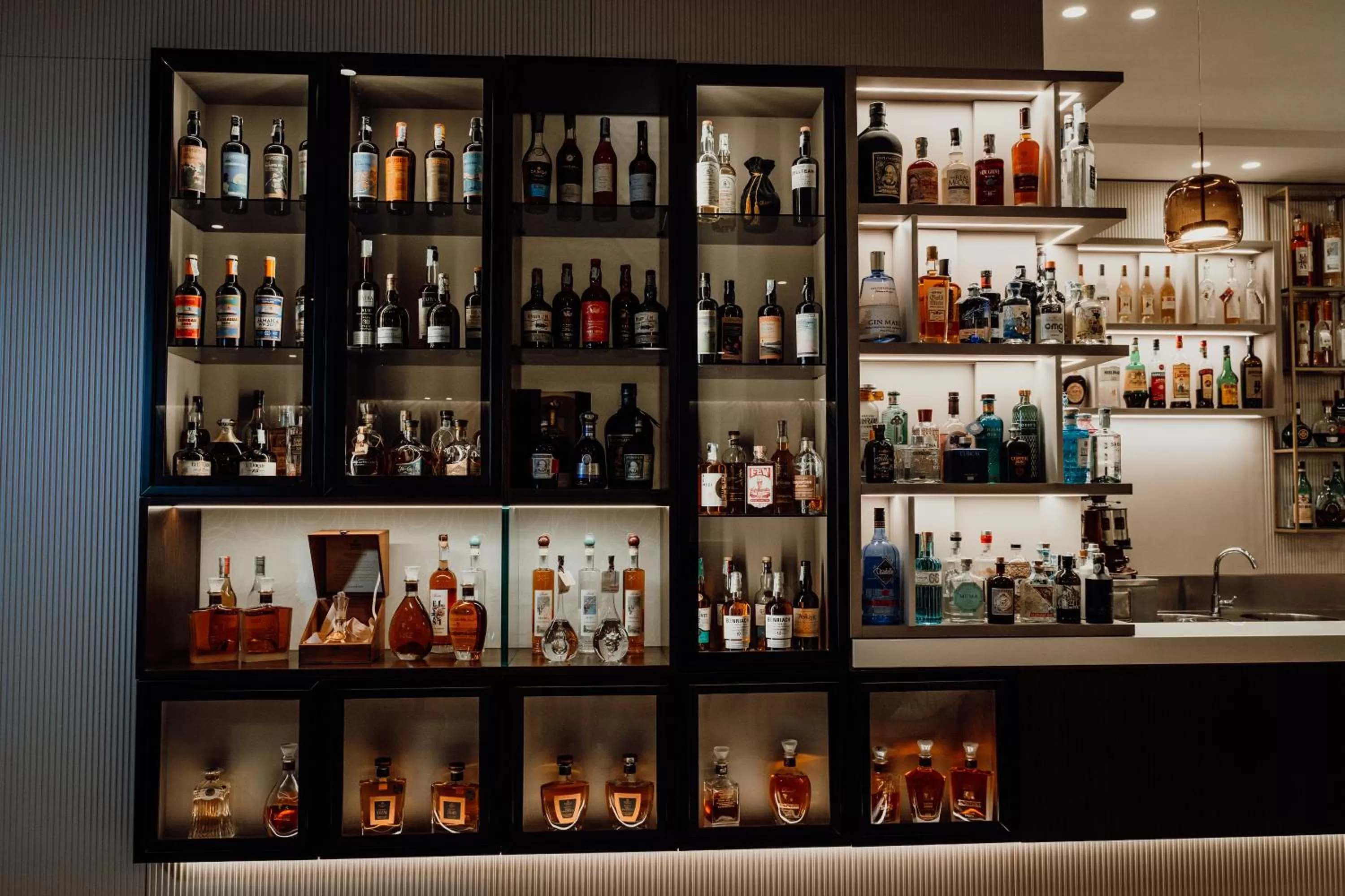 Restaurant/places to eat in Hotel Falli