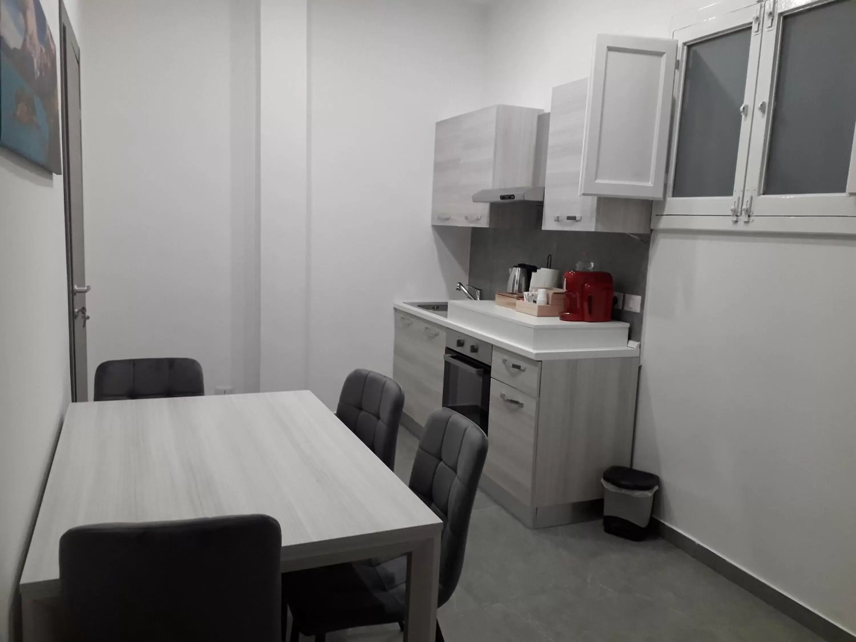 Dining area, Kitchen/Kitchenette in Saponaria b&b