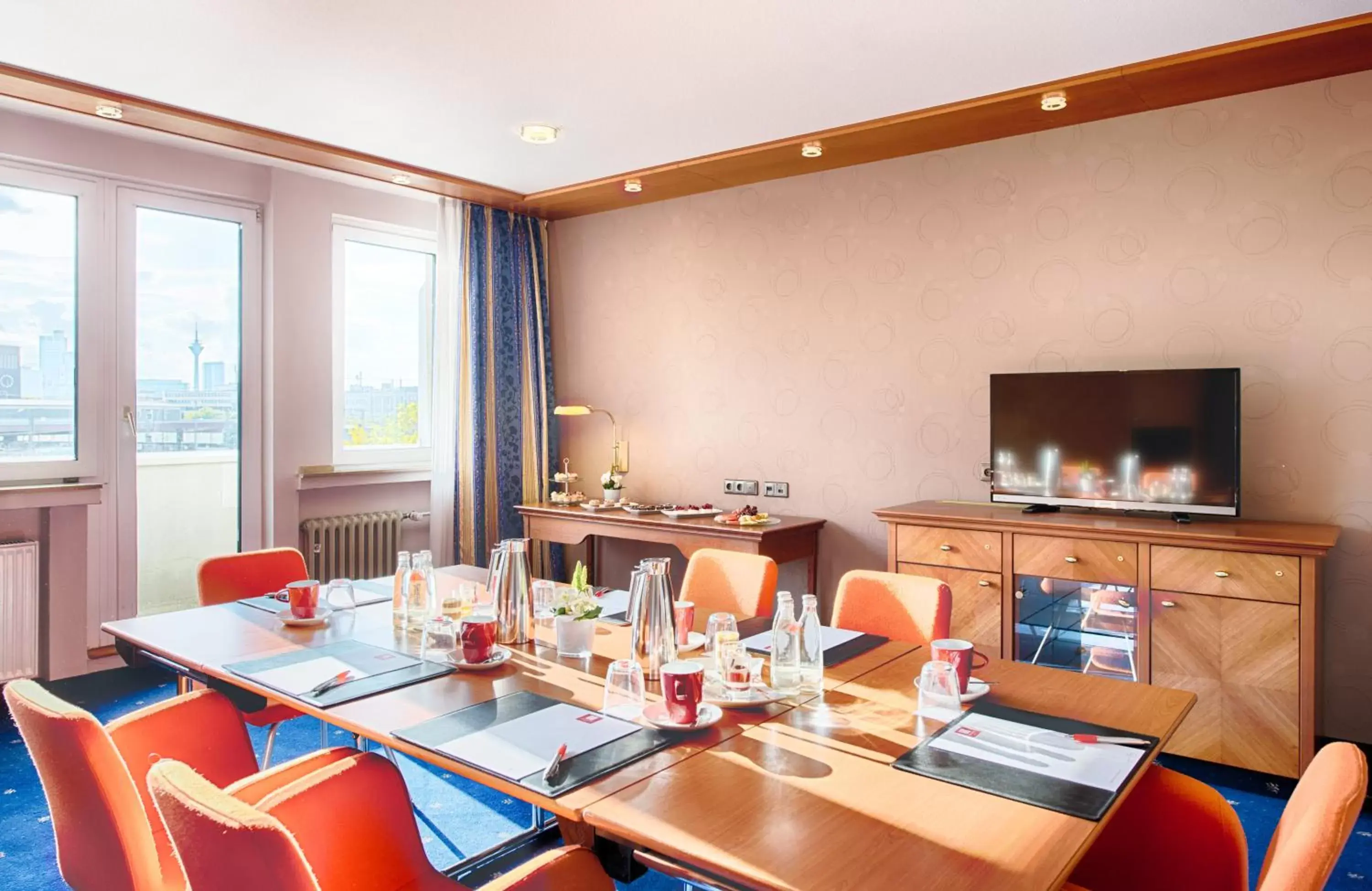 Meeting/conference room, Restaurant/Places to Eat in Leonardo Hotel Düsseldorf City Center