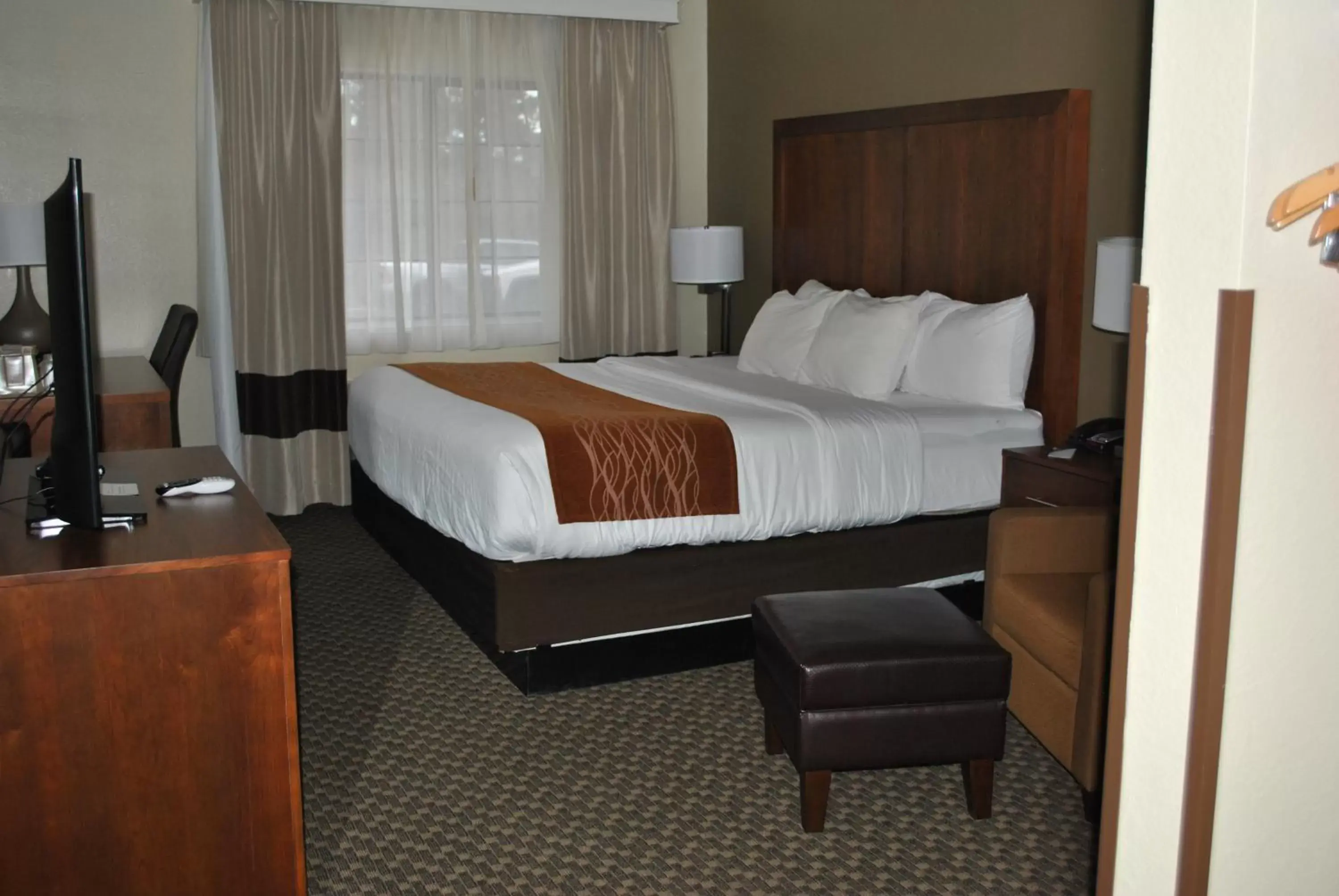 Bed in Comfort Inn & Suites Midtown