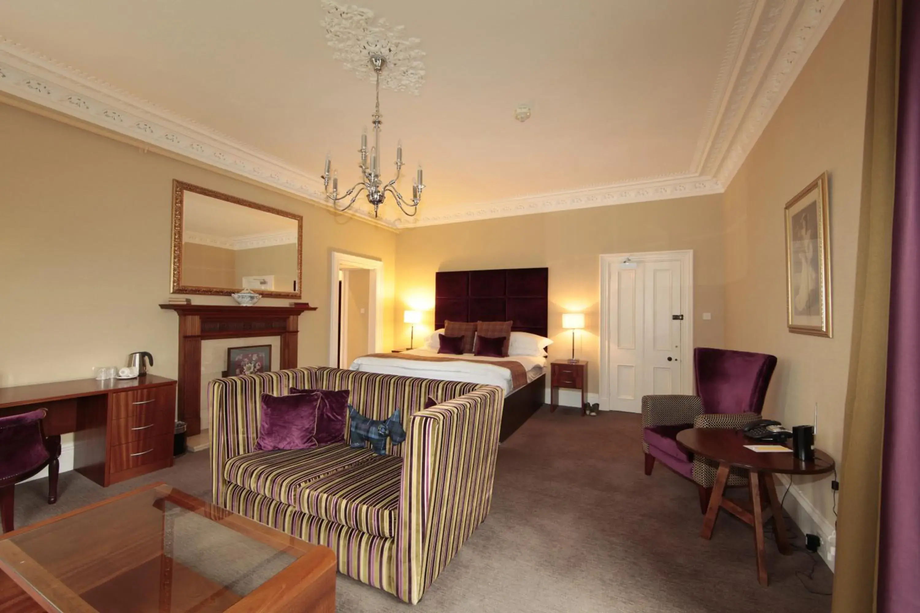 Bed, Seating Area in Tor-Na-Coille Hotel