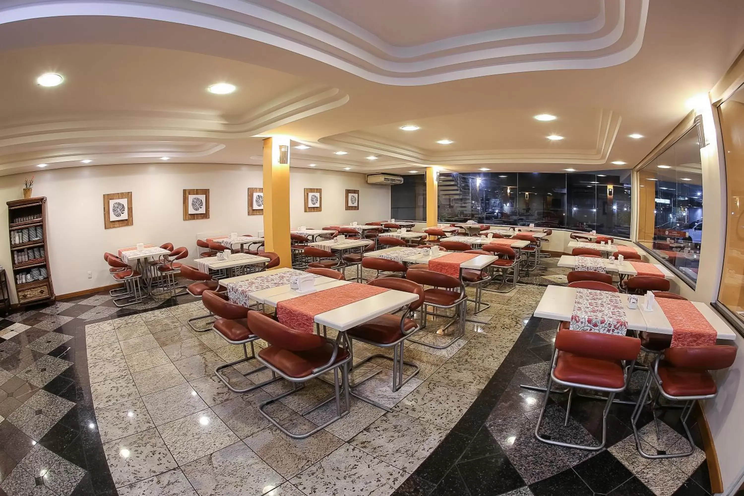 Restaurant/places to eat in Hotel Metropolitan Canoas Restaurant/places to eat in Hotel Metropolitan Canoas