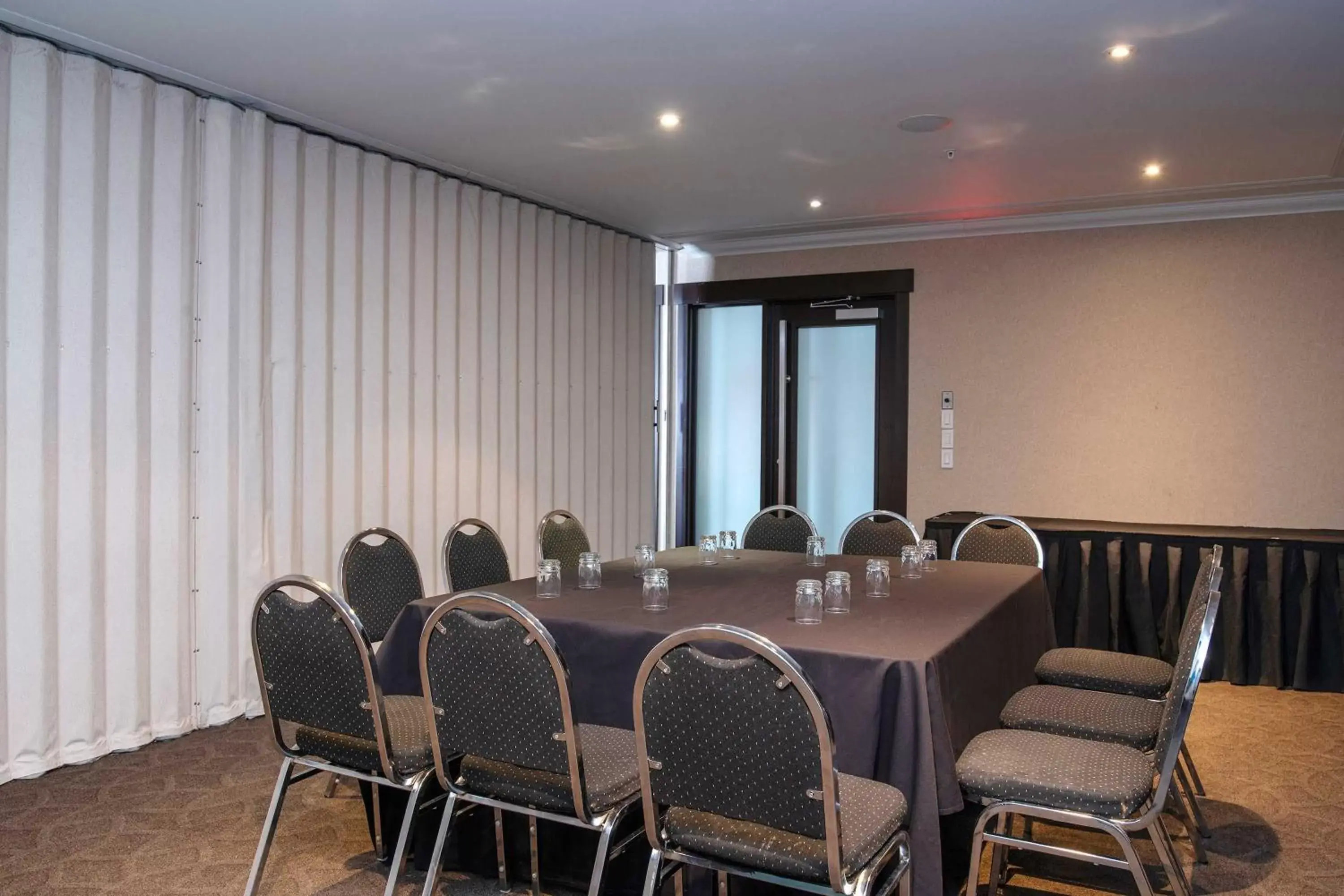 Meeting/conference room in Sandman Hotel & Suites Calgary West