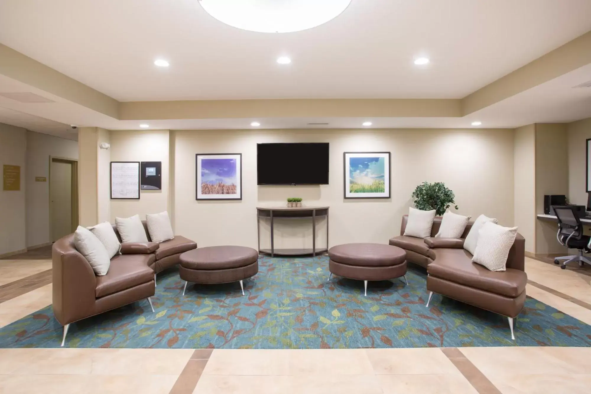 Lobby or reception, Seating Area in Candlewood Suites Longmont, an IHG Hotel