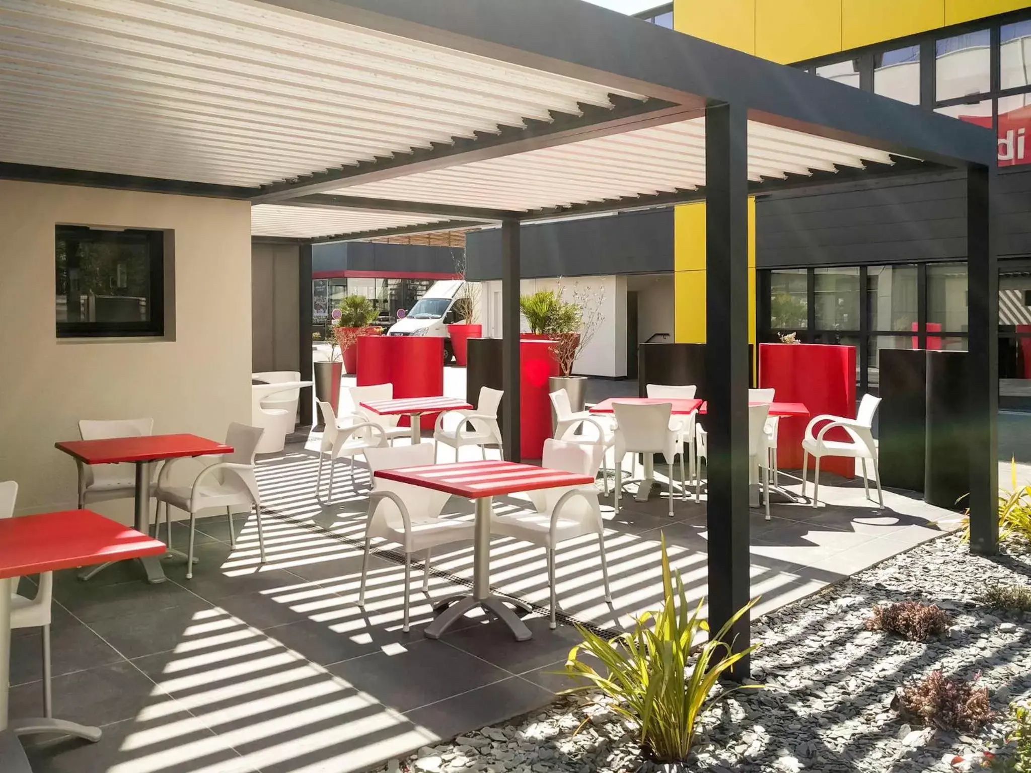 Balcony/Terrace, Restaurant/Places to Eat in ibis Rennes Beaulieu