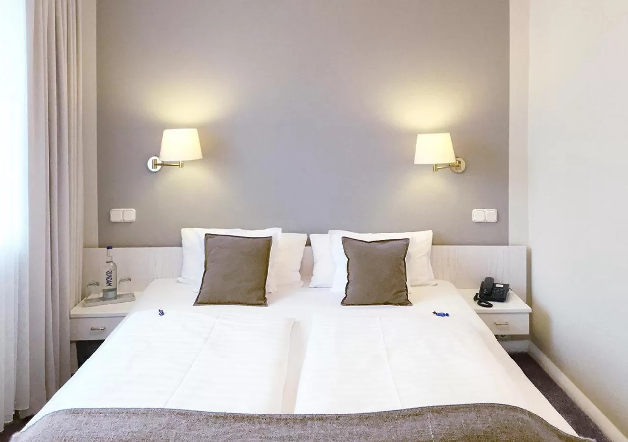 Photo of the whole room, Bed in Hotel Ancora Timmendorfer Strand, Pool inklusive