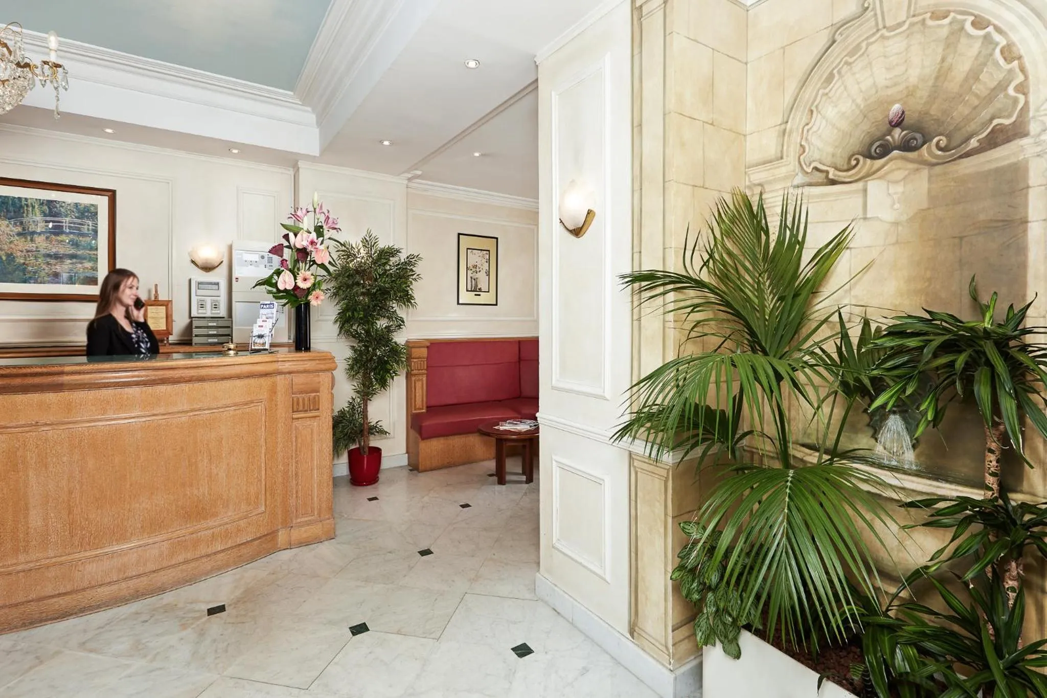 Lobby or reception in Montparnasse Daguerre