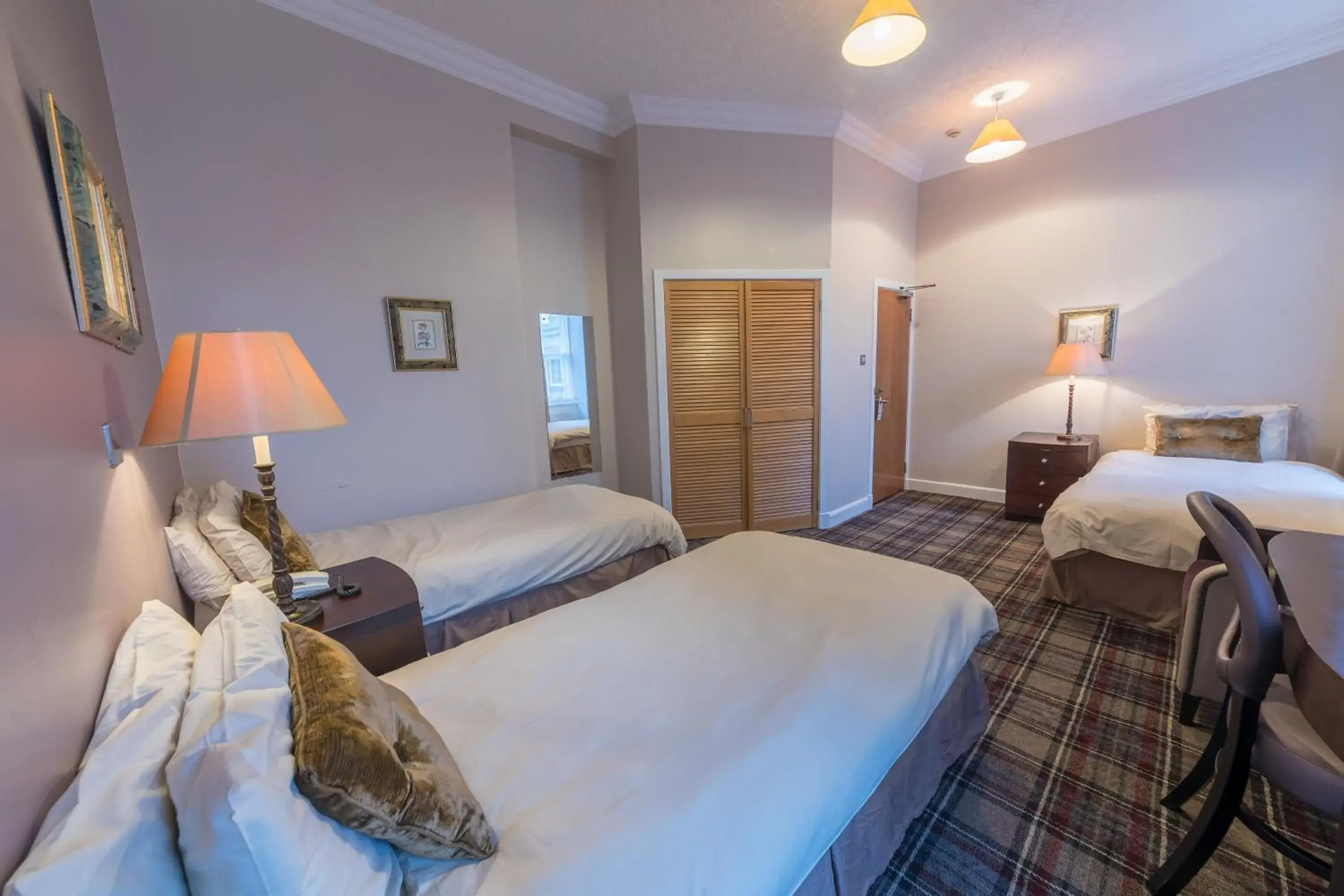 Photo of the whole room, Bed in Pentland Hotel