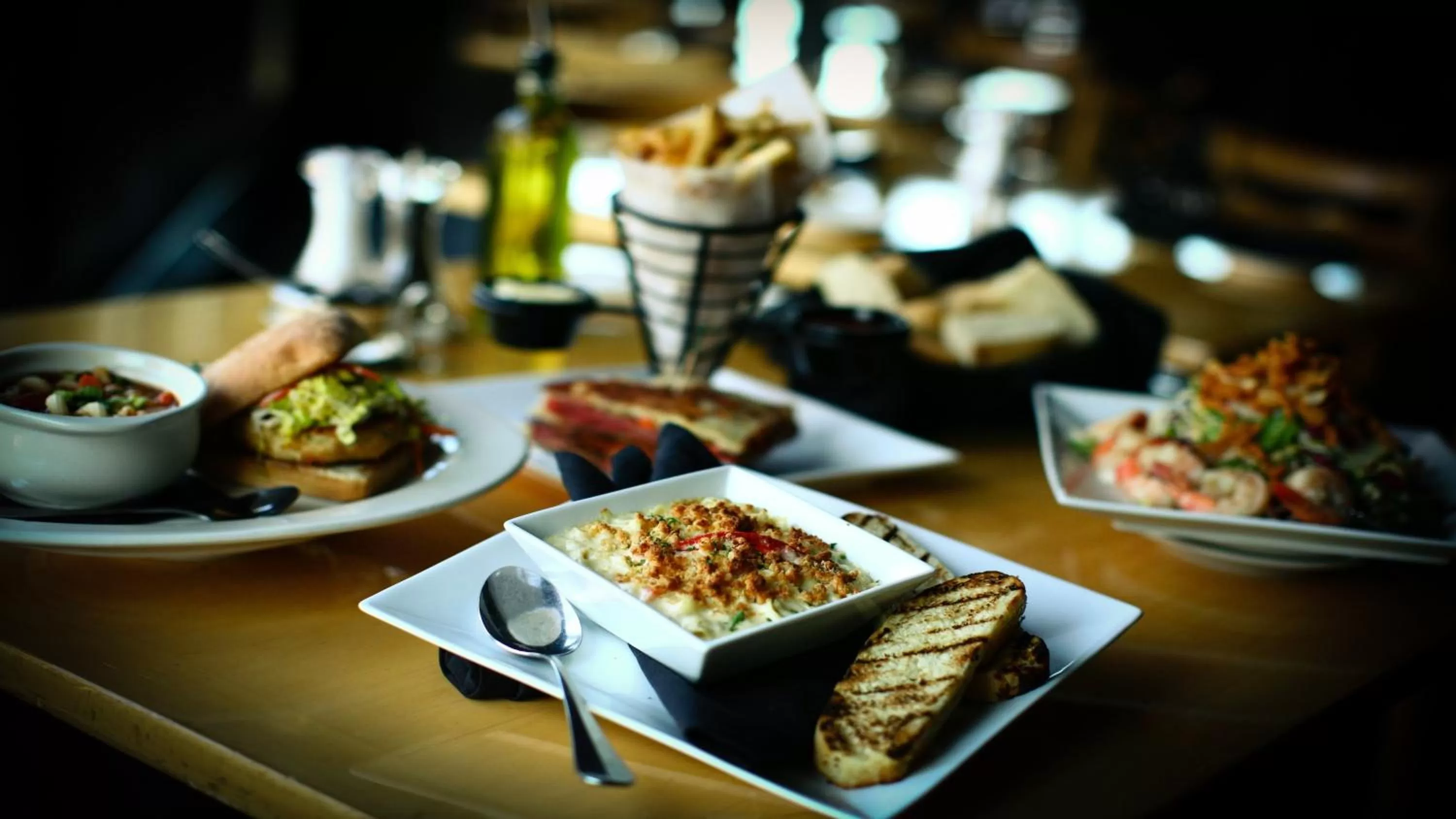 Restaurant/places to eat in Holiday Inn Cincinnati North West Chester by IHG